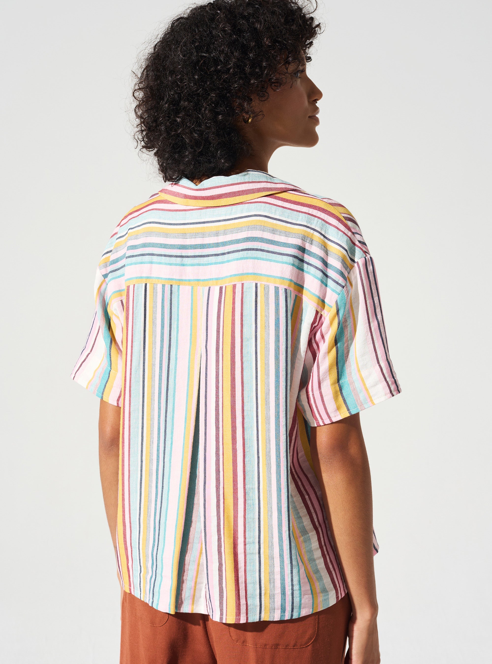 Lockeres, gestreiftes Hemd