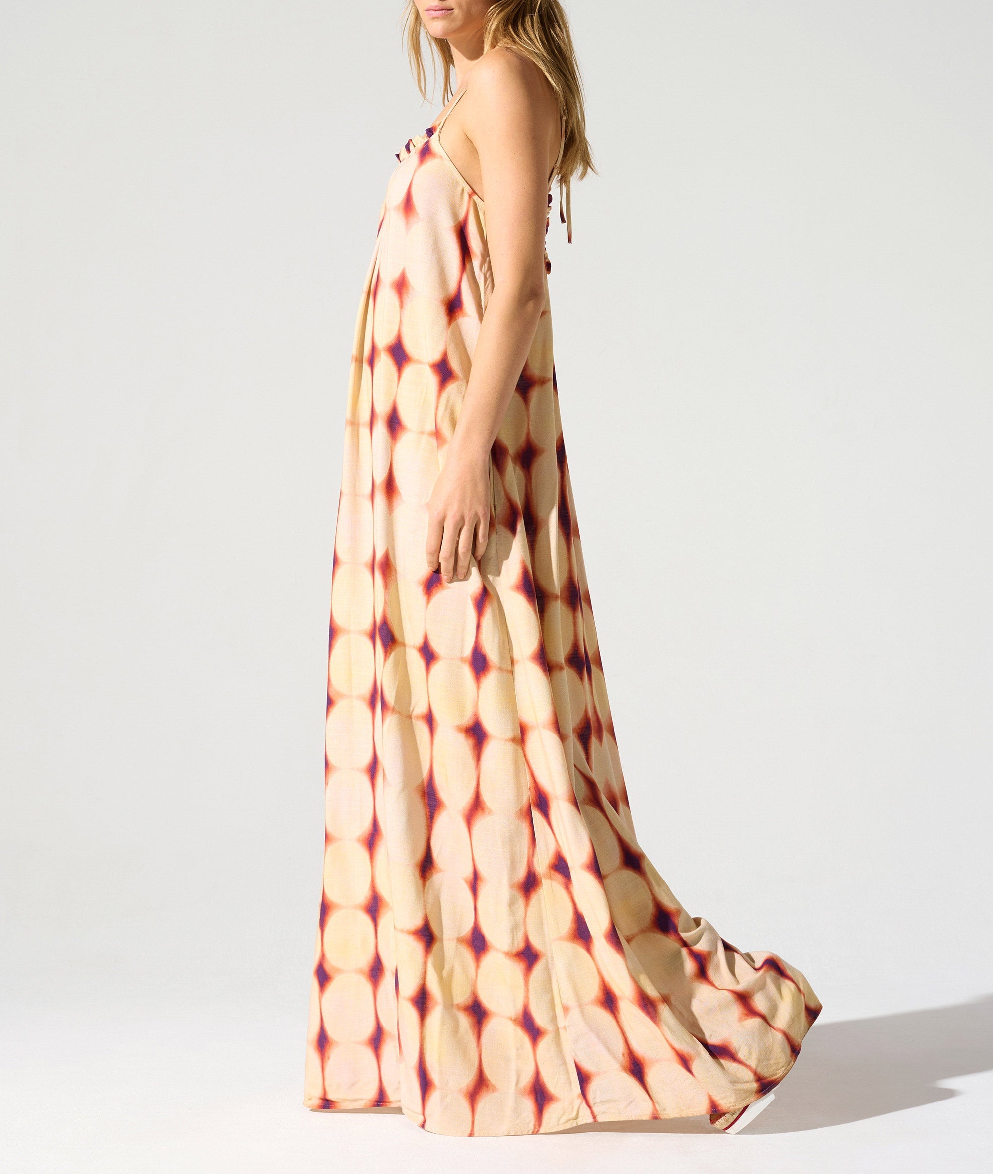 Robe longue à fines bretelles acoté