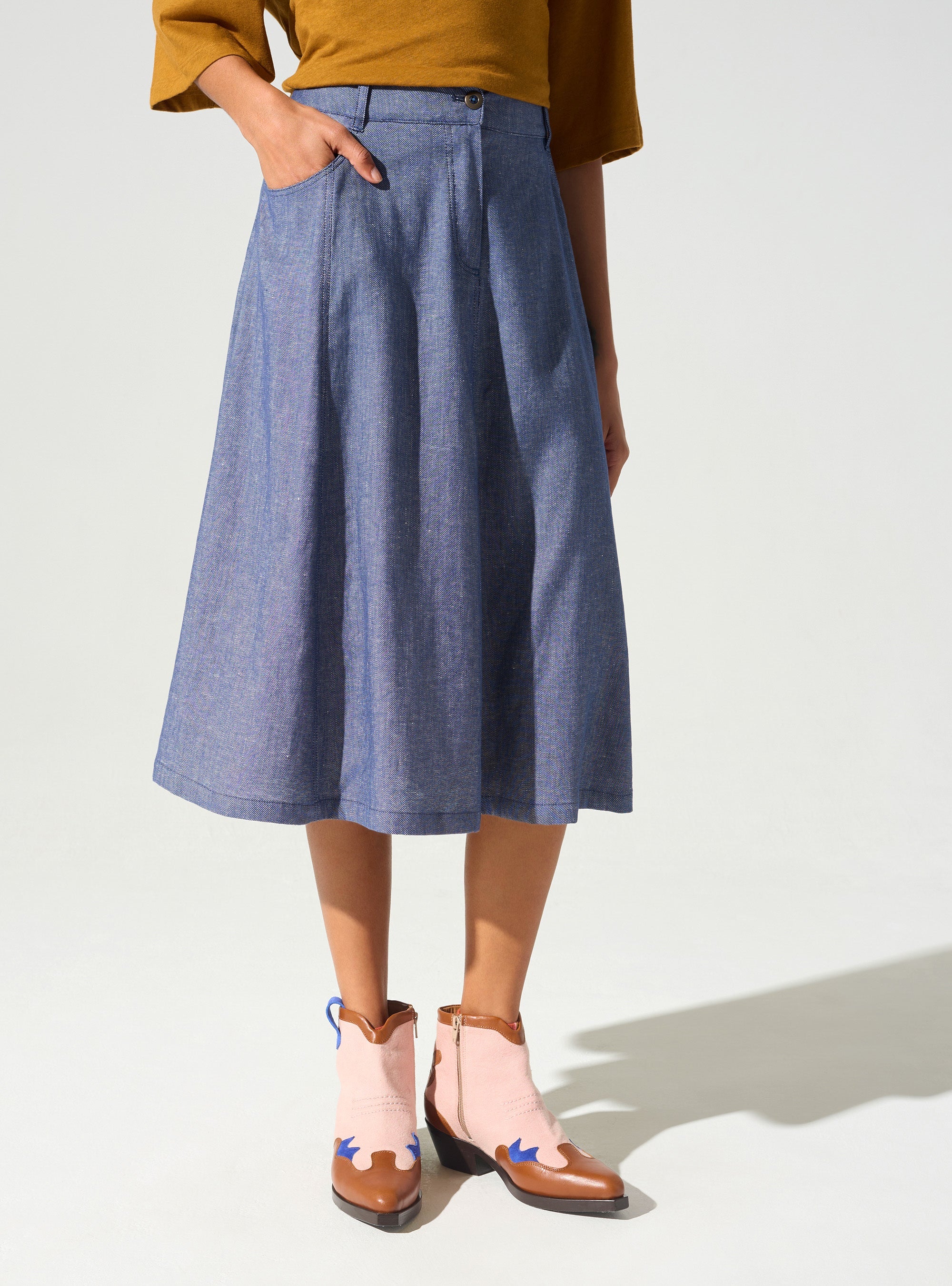 Ausgestellter Midirock