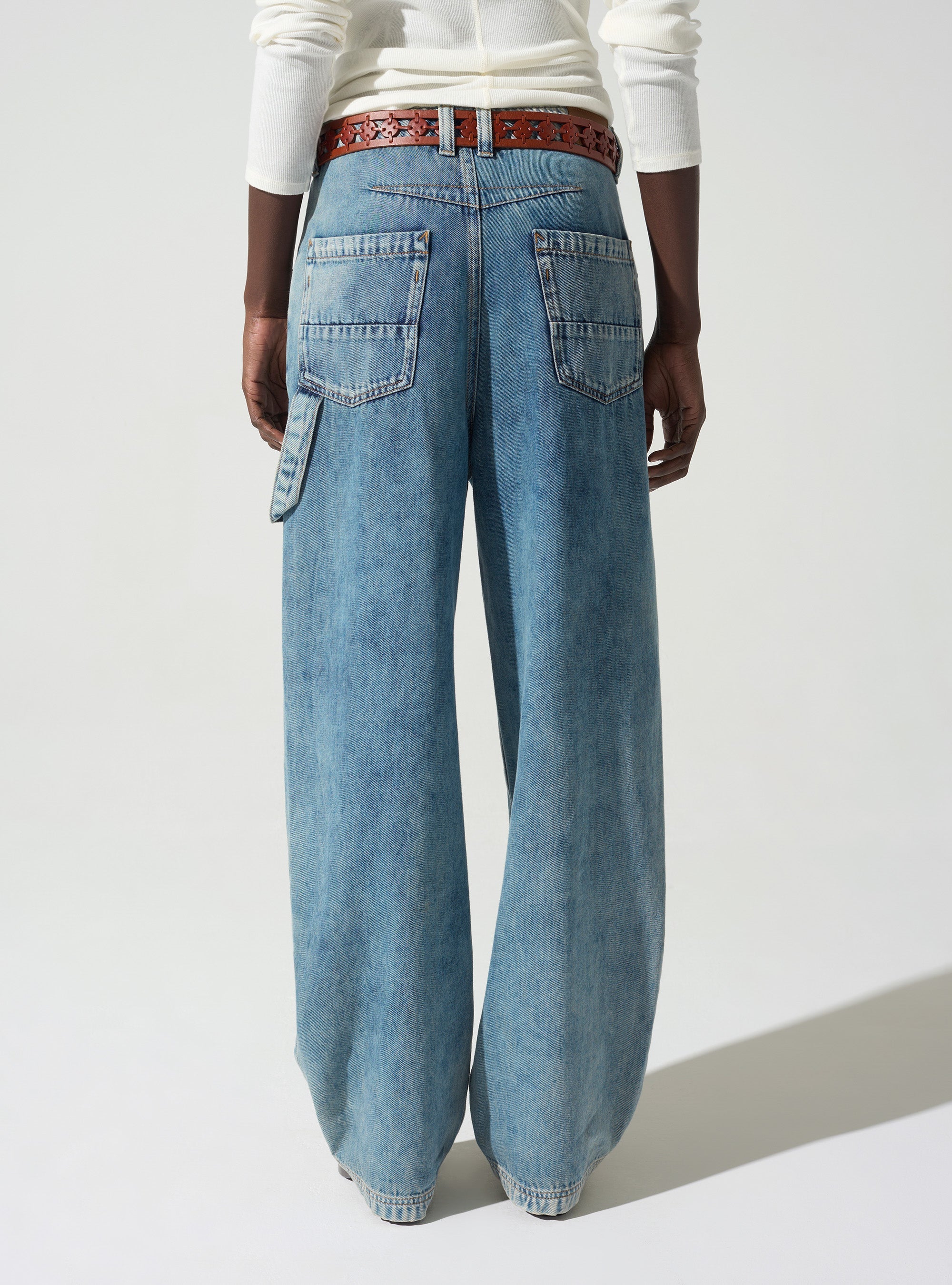 Barrel-leg jeans
