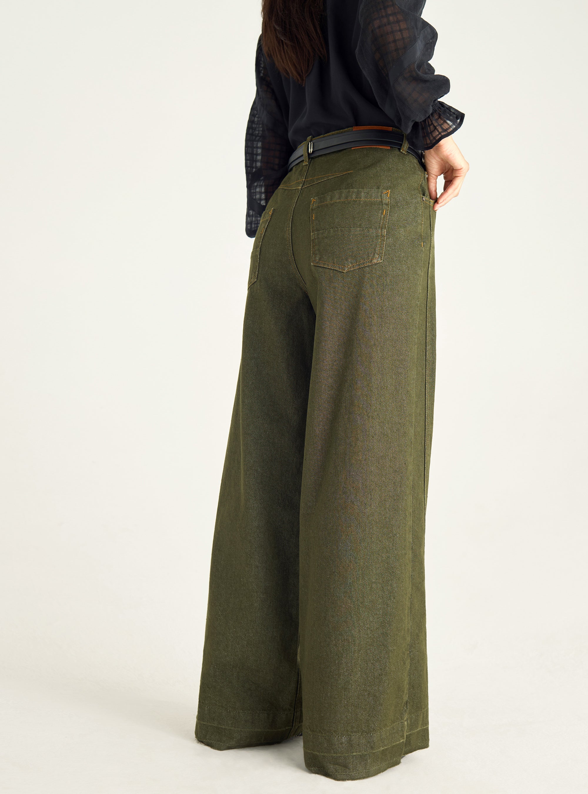 High-waisted wide-leg jeans