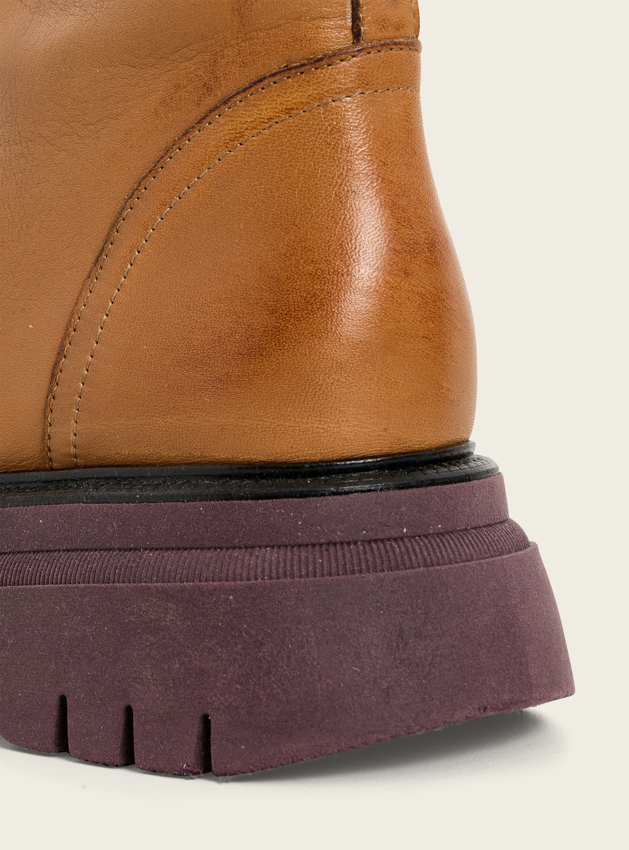 Bottines en cuir tan acoté