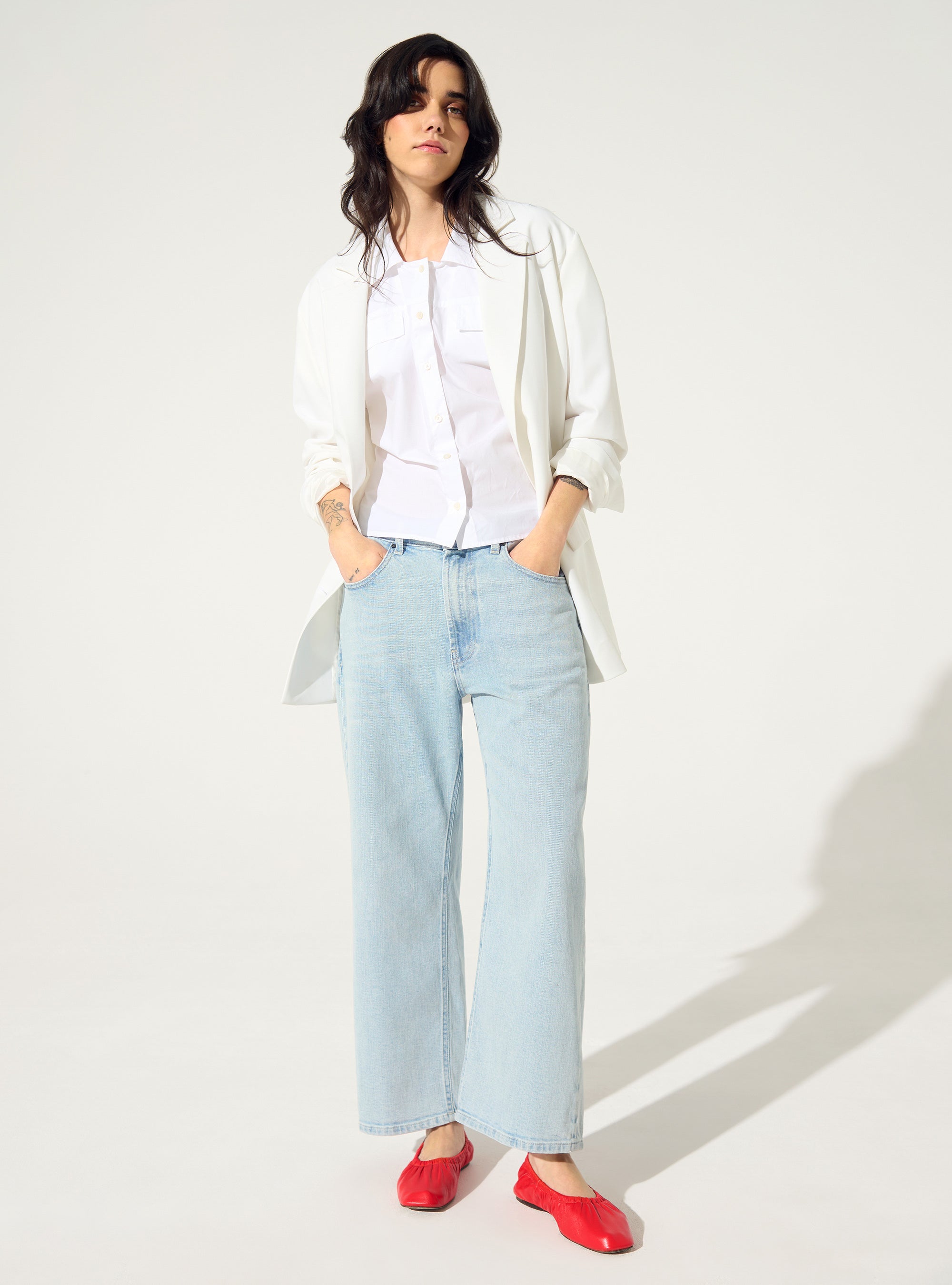 Weiße, übergroße, taillierte Jacke