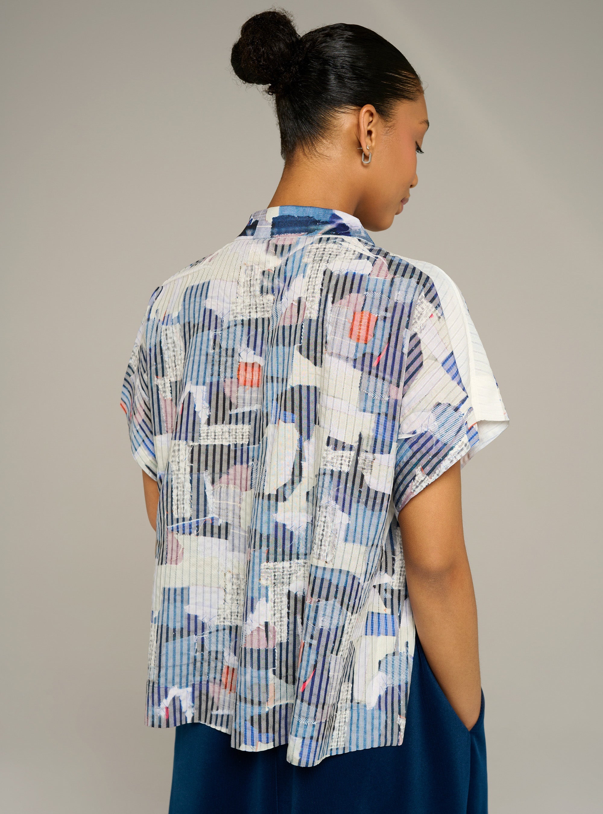 Cotélac acoté blouse col rond ajustée manches longues imprimée