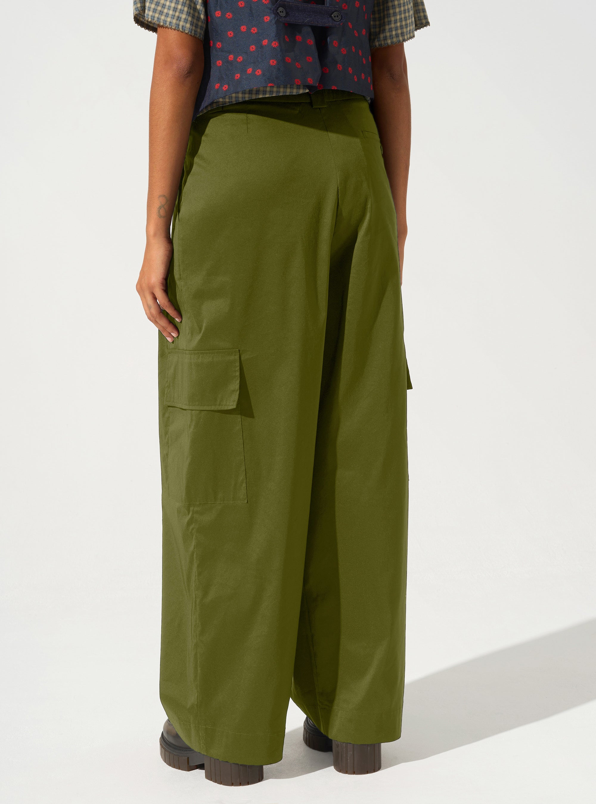 Wide-leg pants