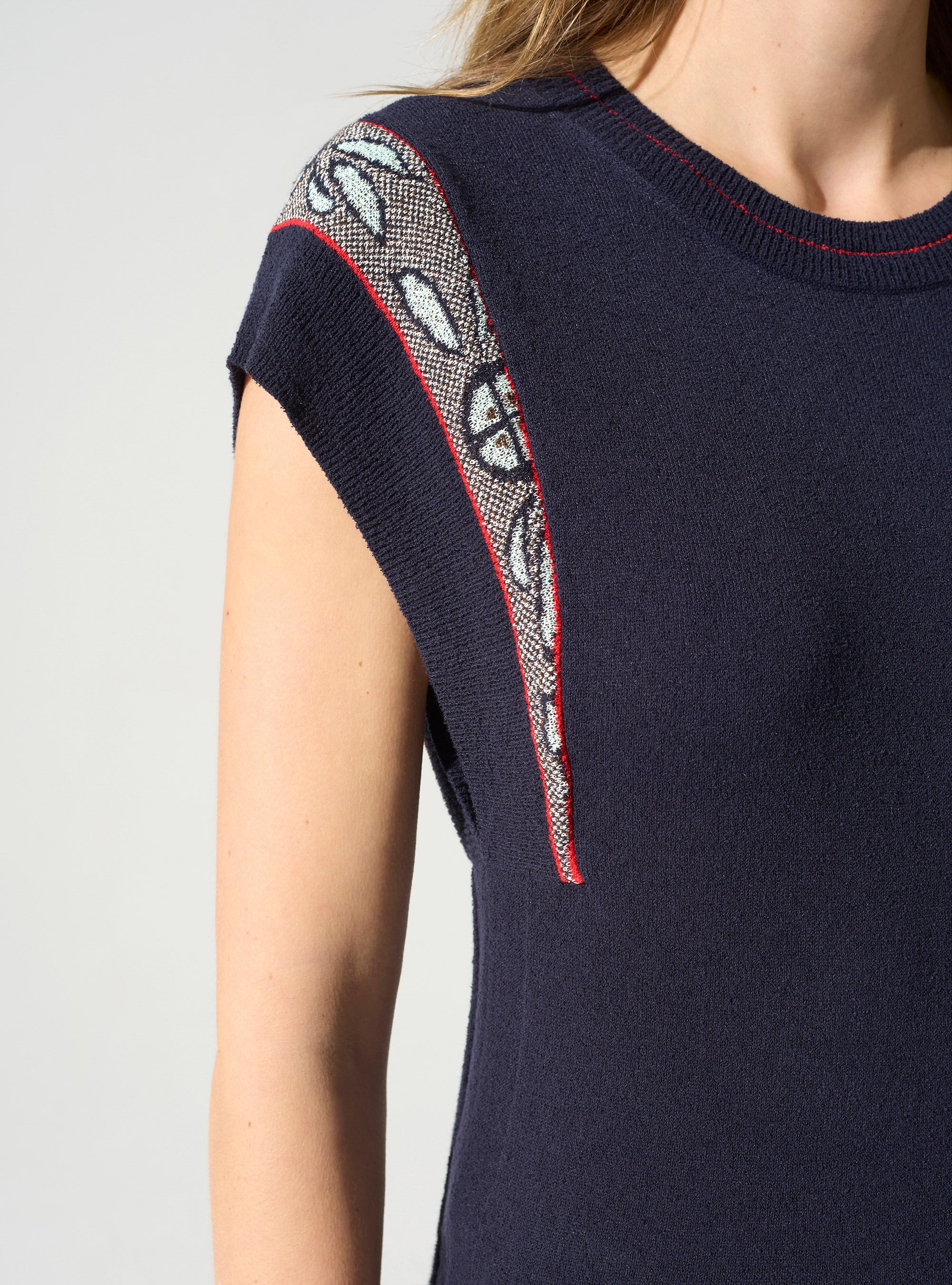 Short sleeve sweater