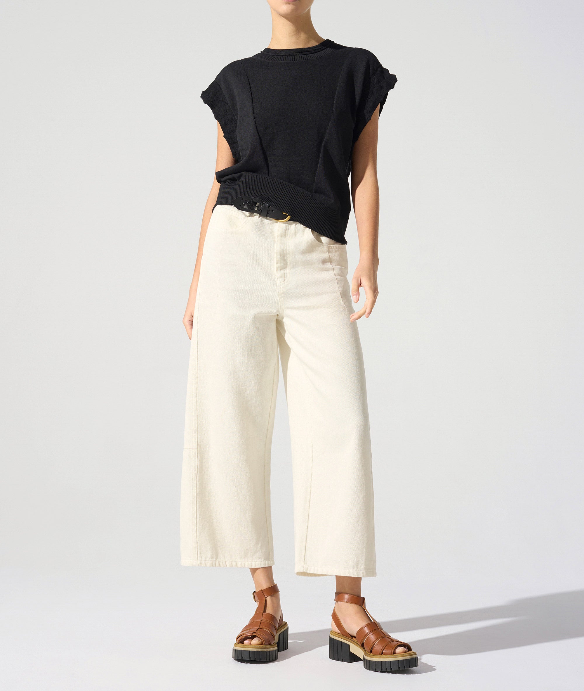 Short-sleeved sweater