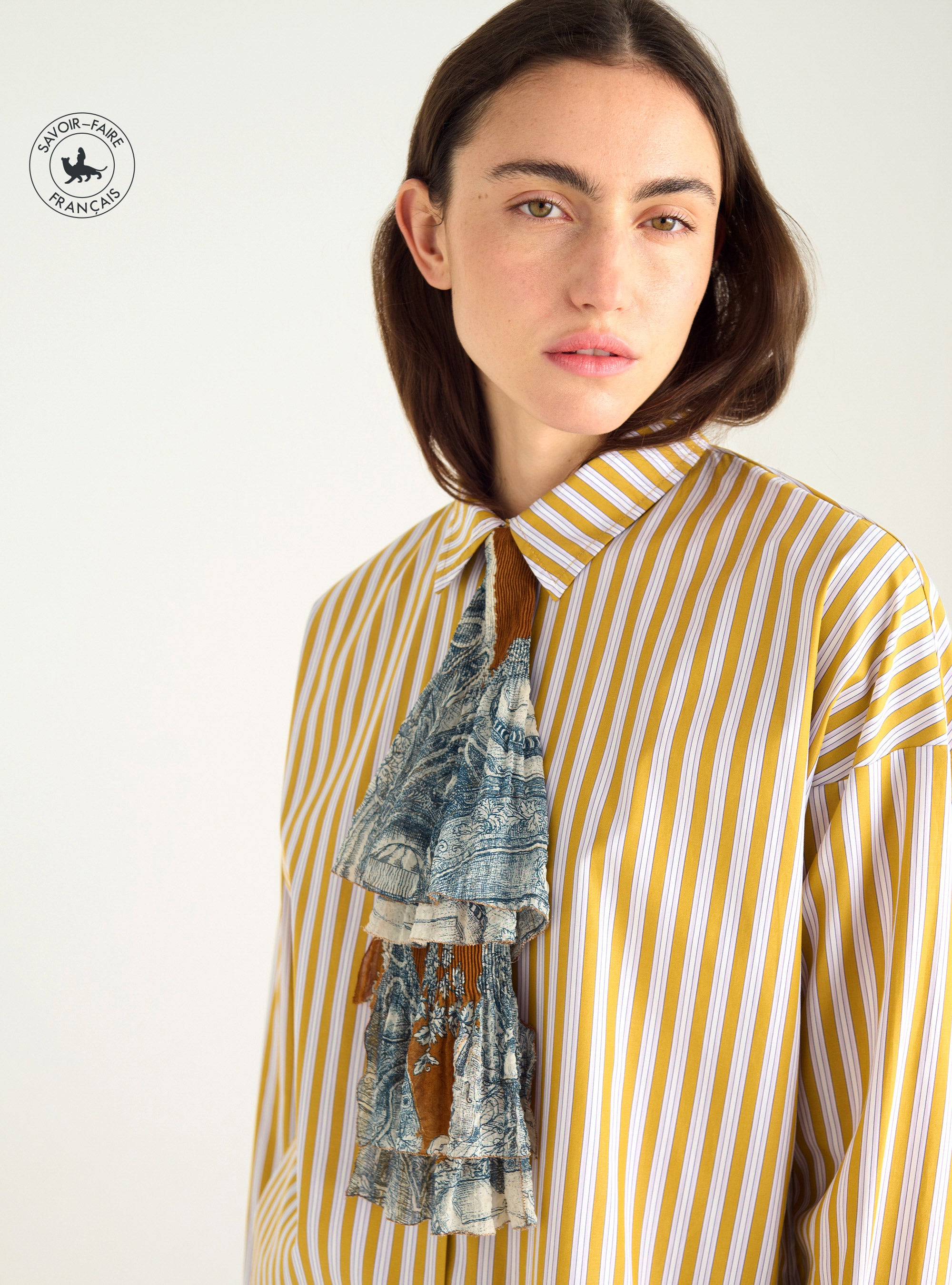 Cravate esprit jabot imprimée "Heart Strings"