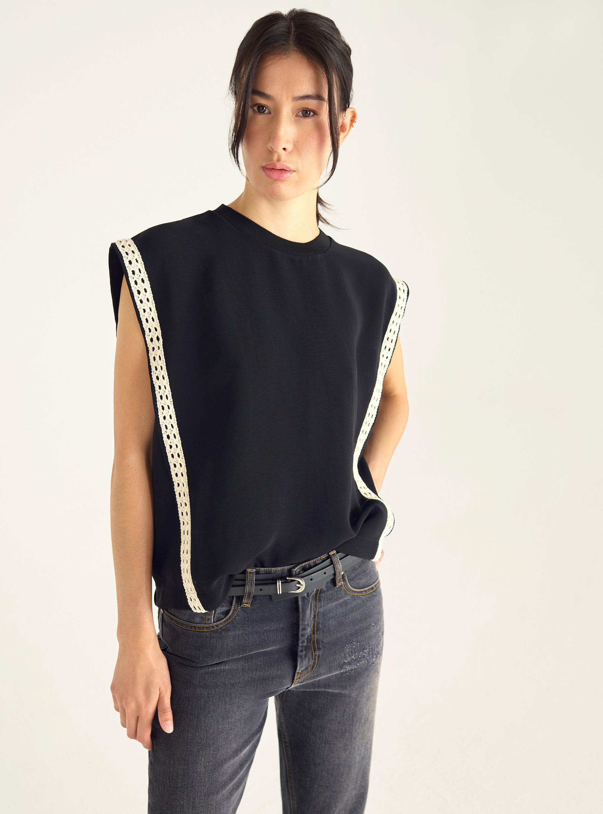 Structured tank top with guipure details