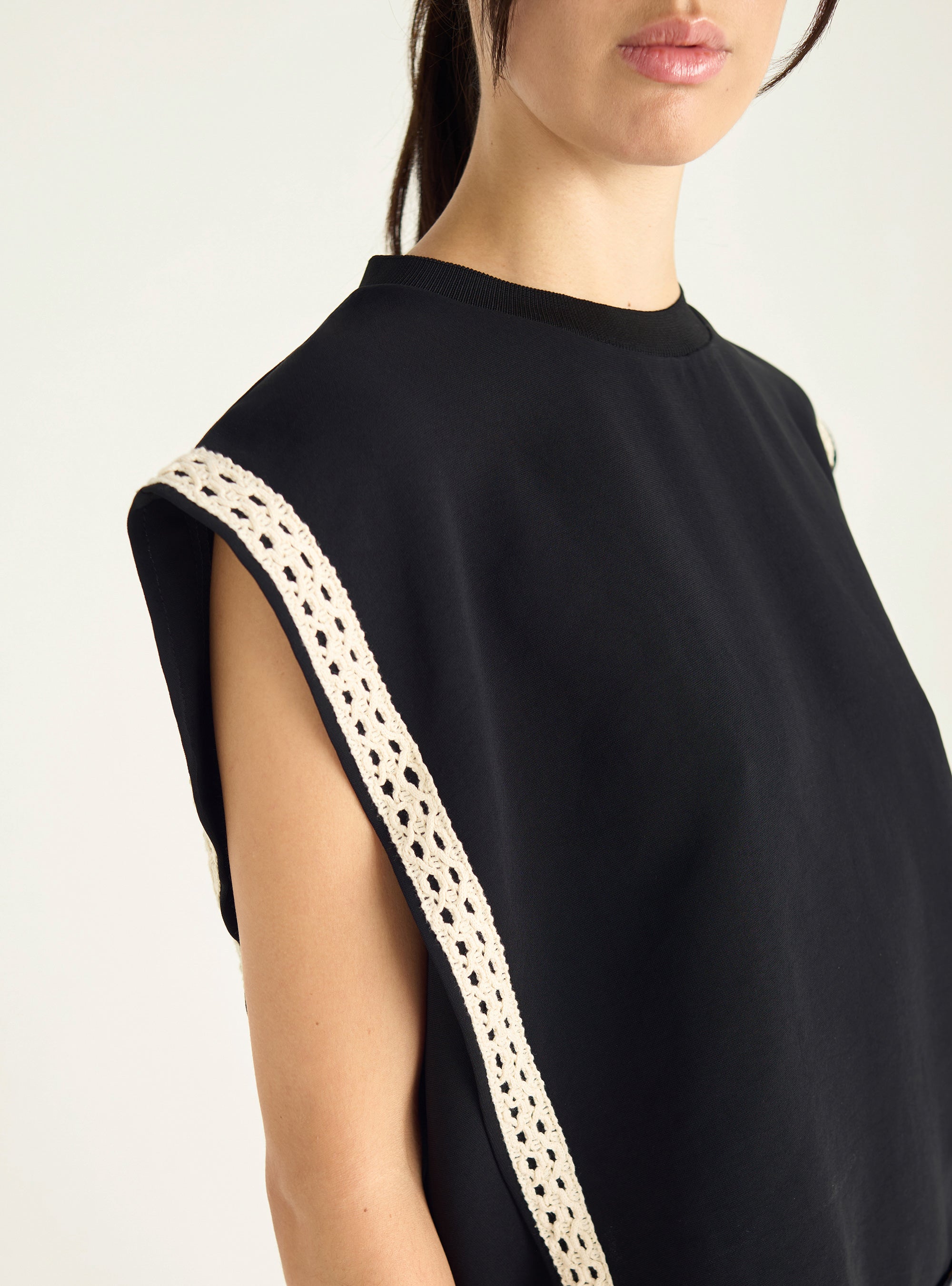 Structured tank top with guipure details