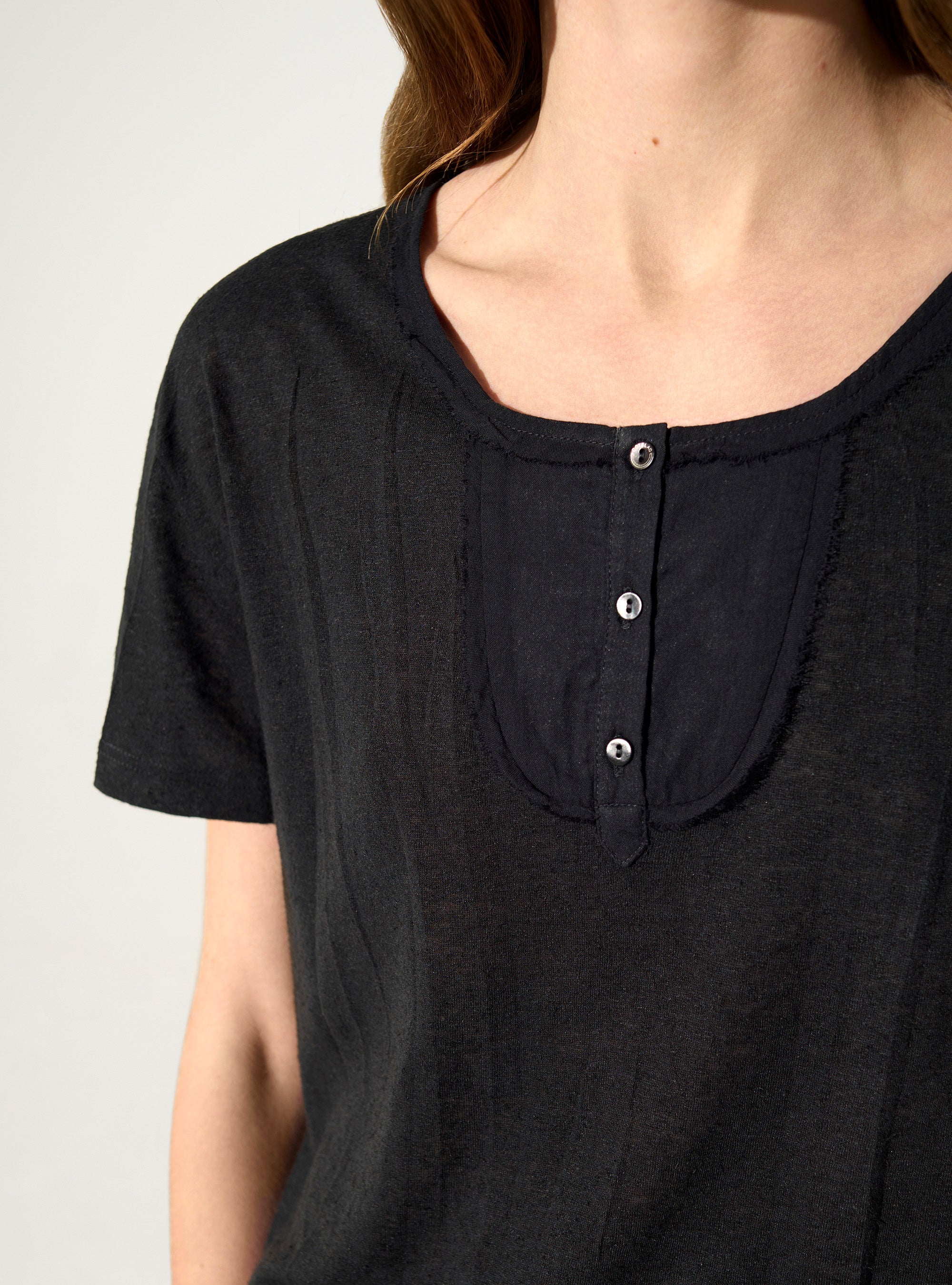 Black pleated straight-cut T-shirt