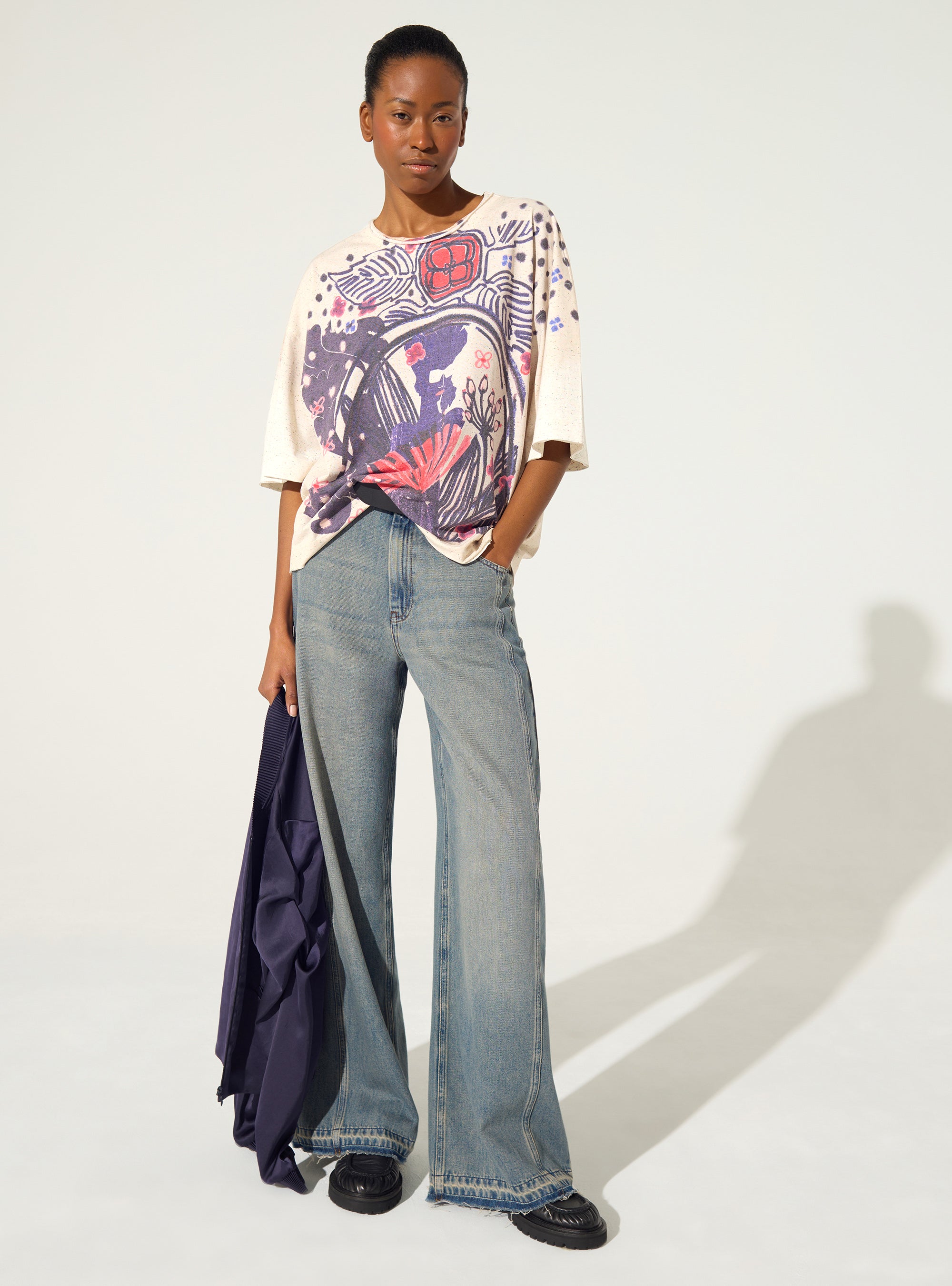 Lila plissiertes und sublimiertes T-Shirt