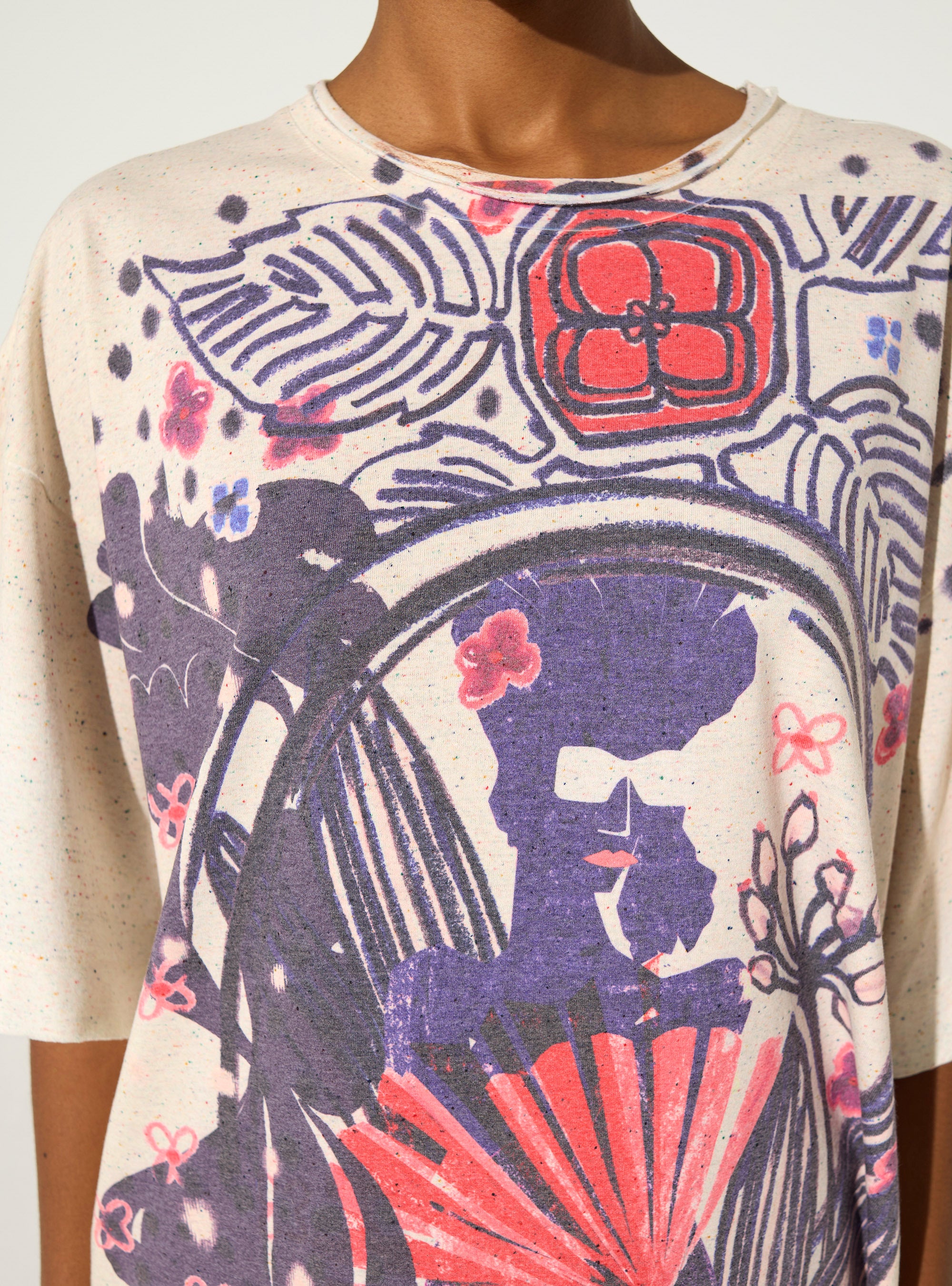 Lila plissiertes und sublimiertes T-Shirt