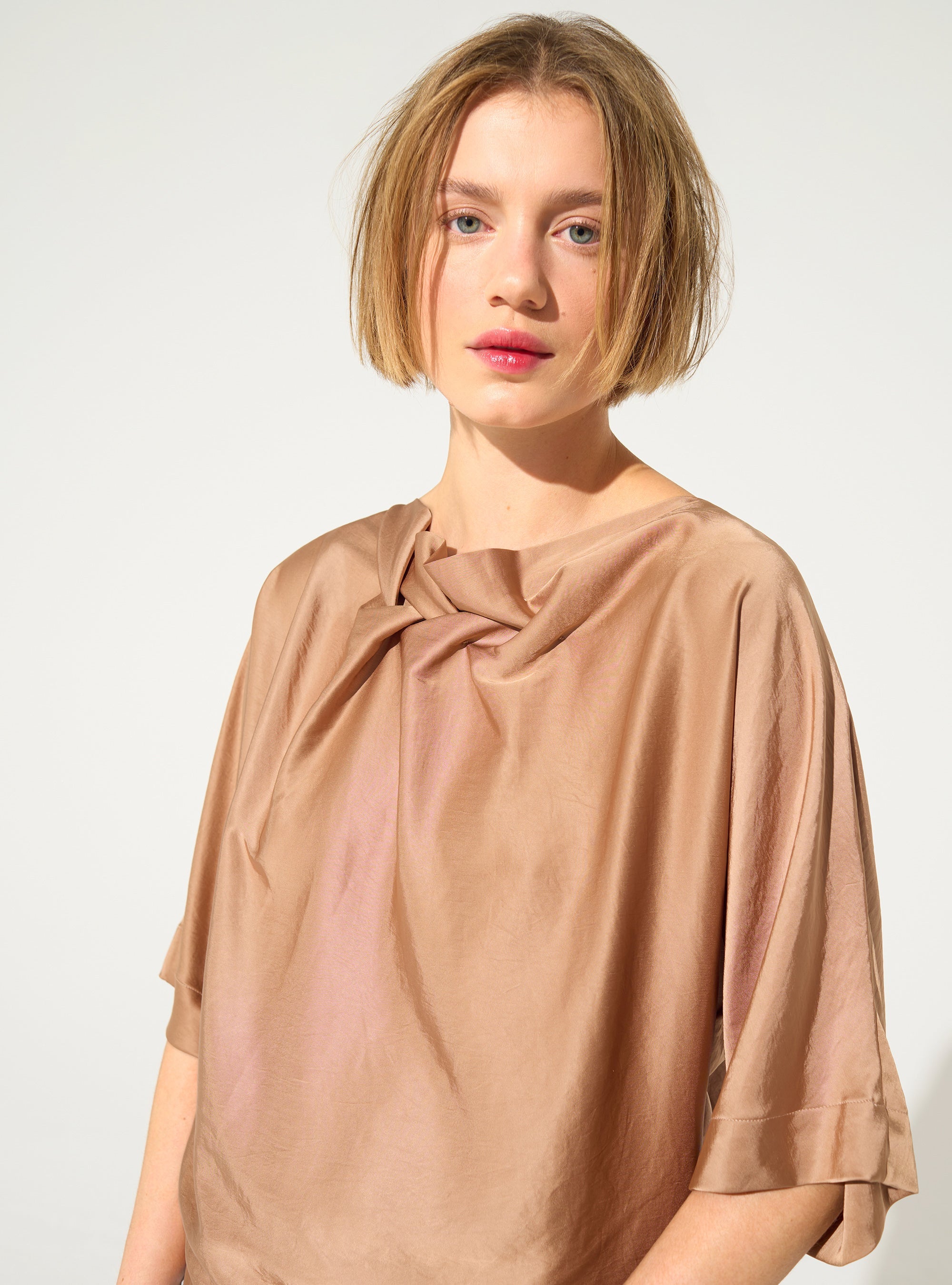 lockere rosa Satinbluse