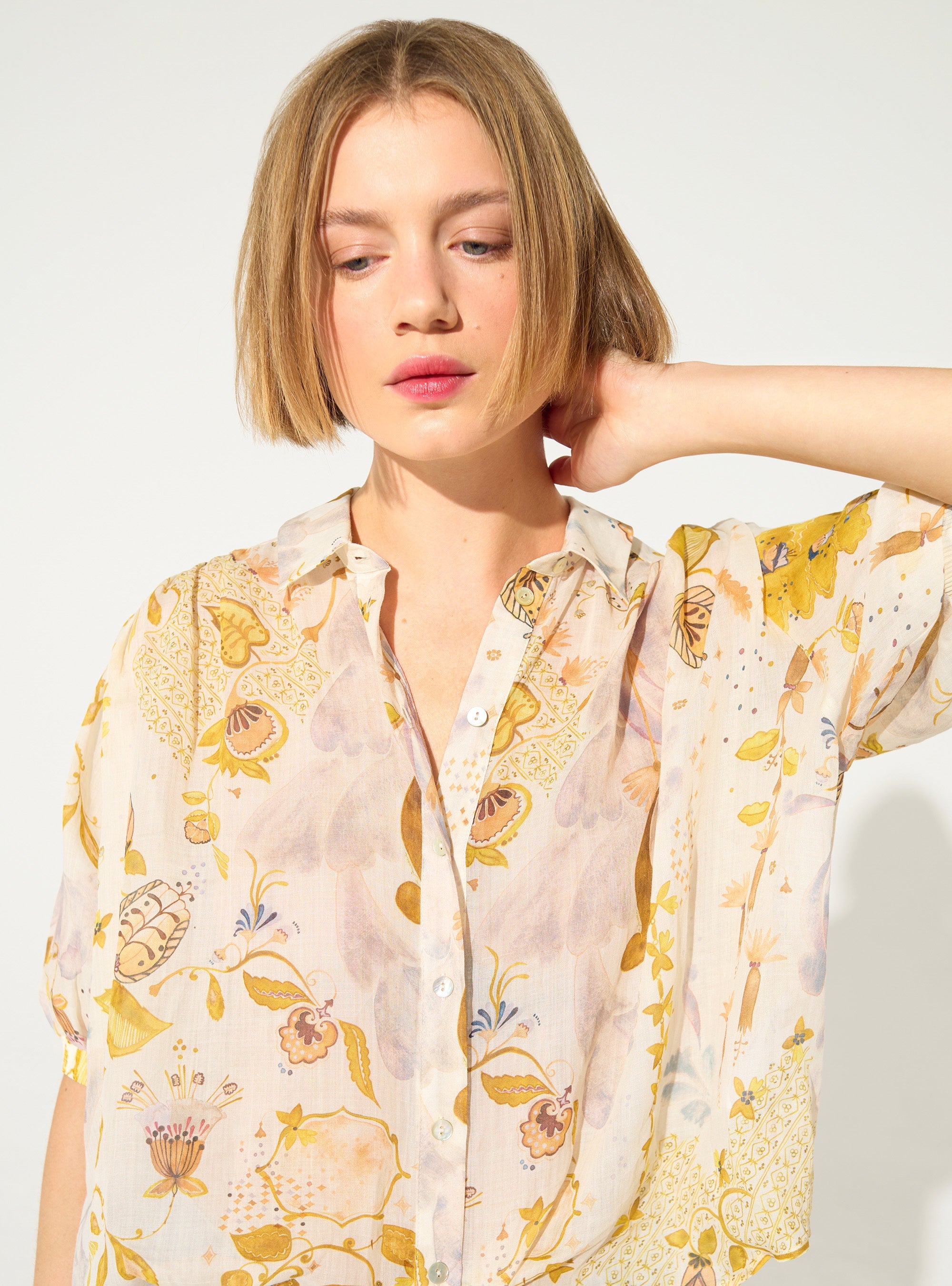 Oversized XXL pleated printed white blouse