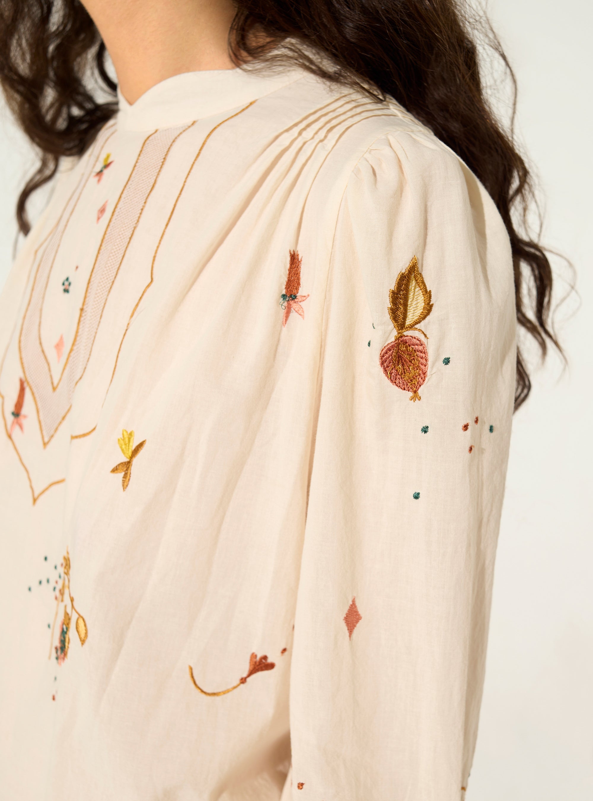 Embroidered blouse in white cotton