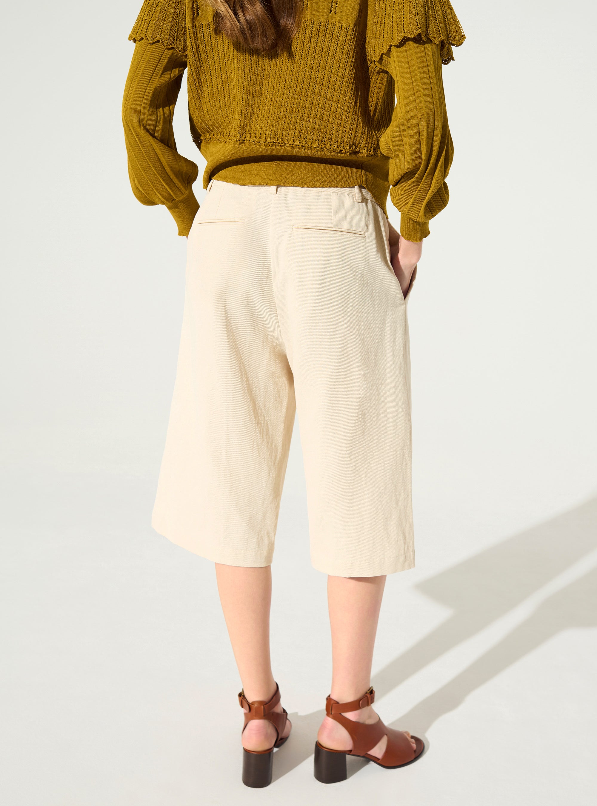 White cotton and linen Bermuda shorts