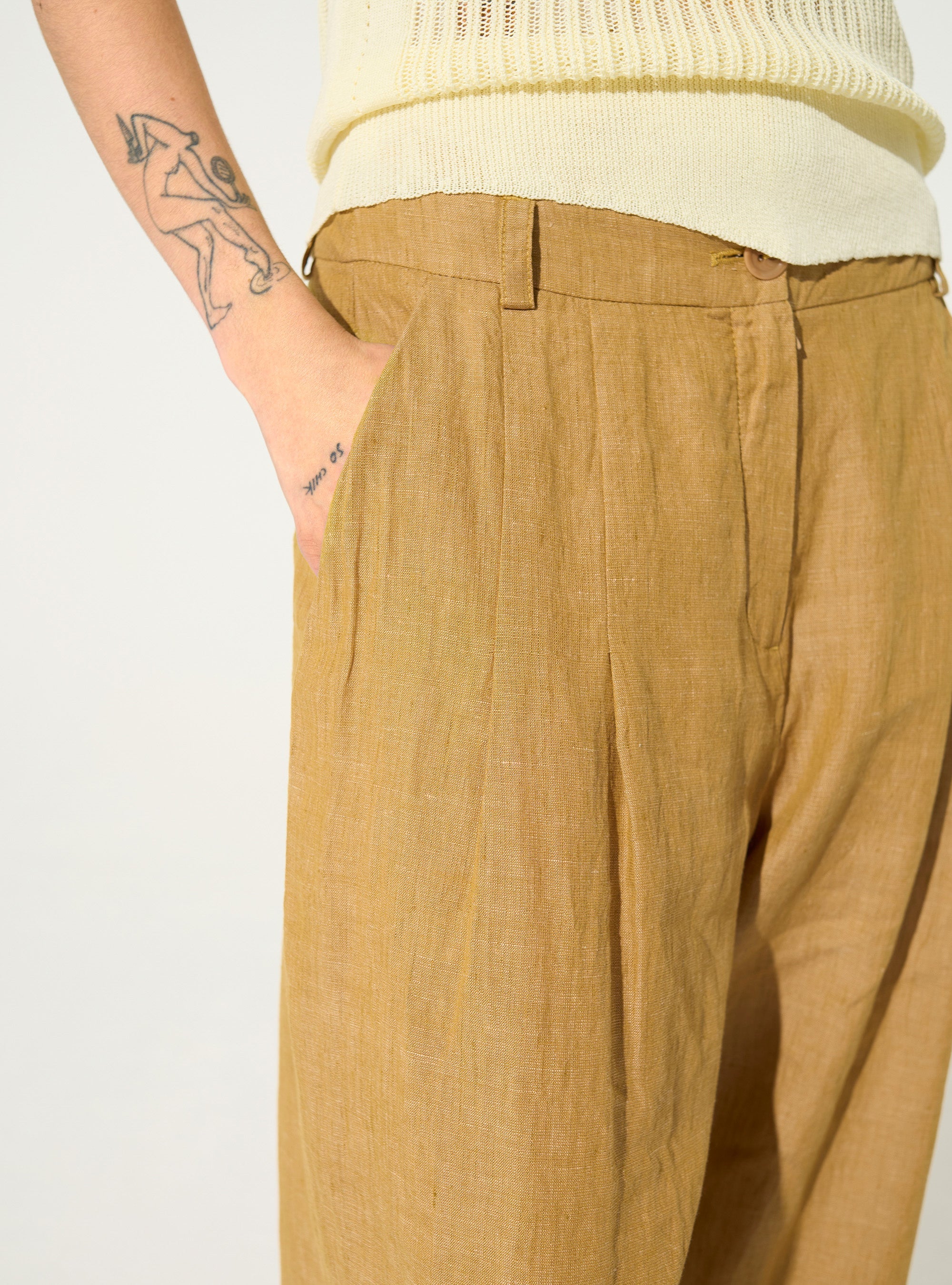 Braune Leinen- und Baumwollhose