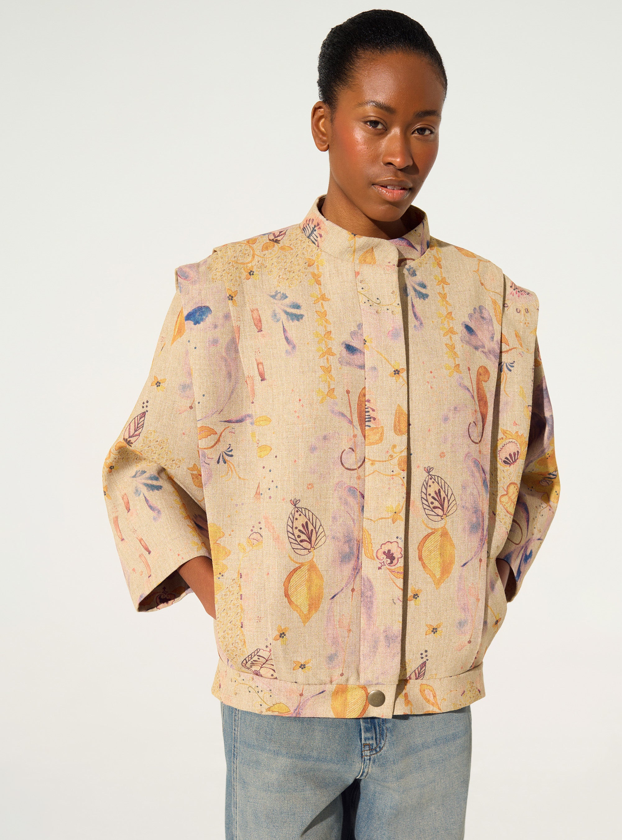 Pleated and sublimated brown jacket