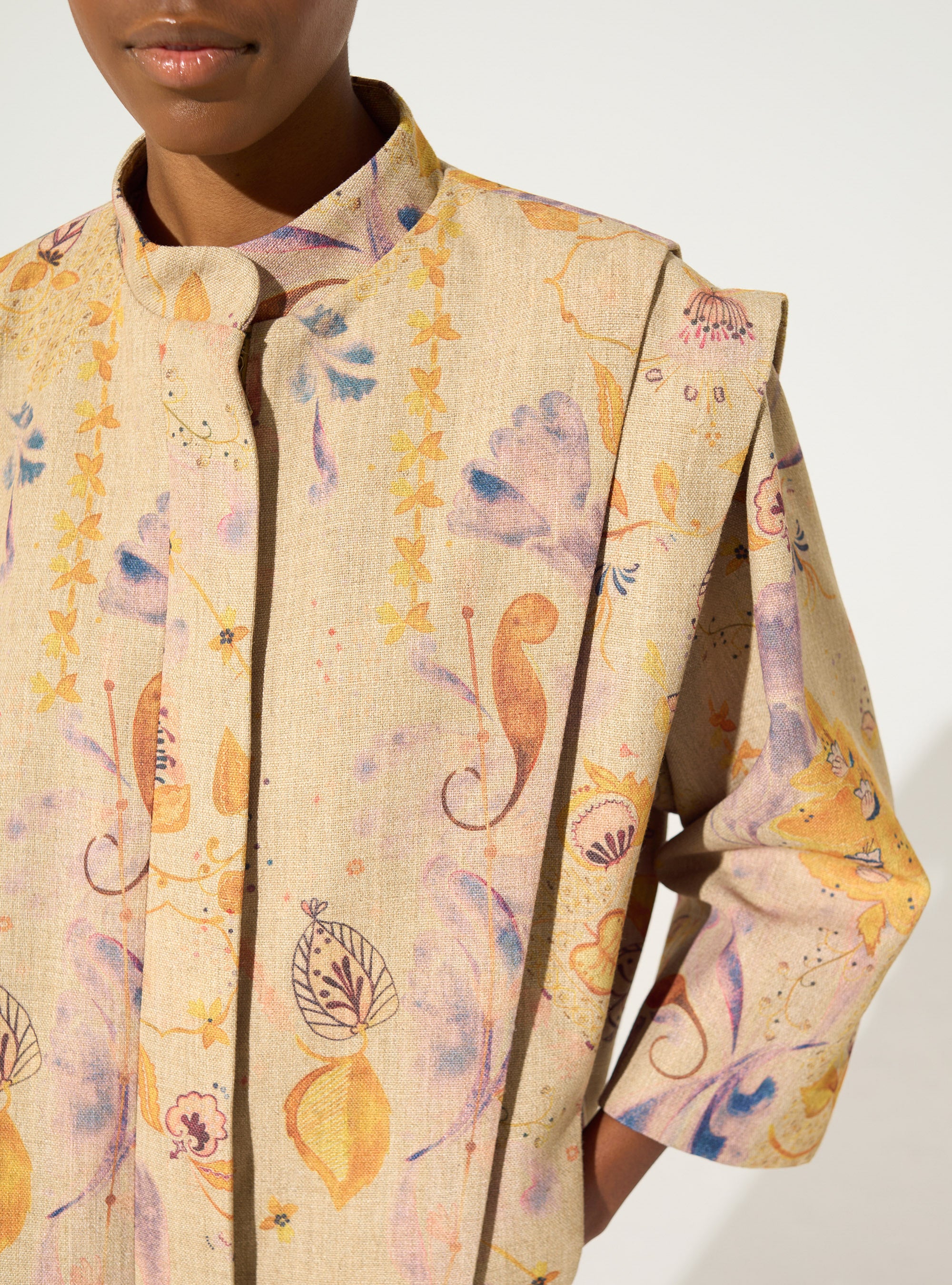 Pleated and sublimated brown jacket