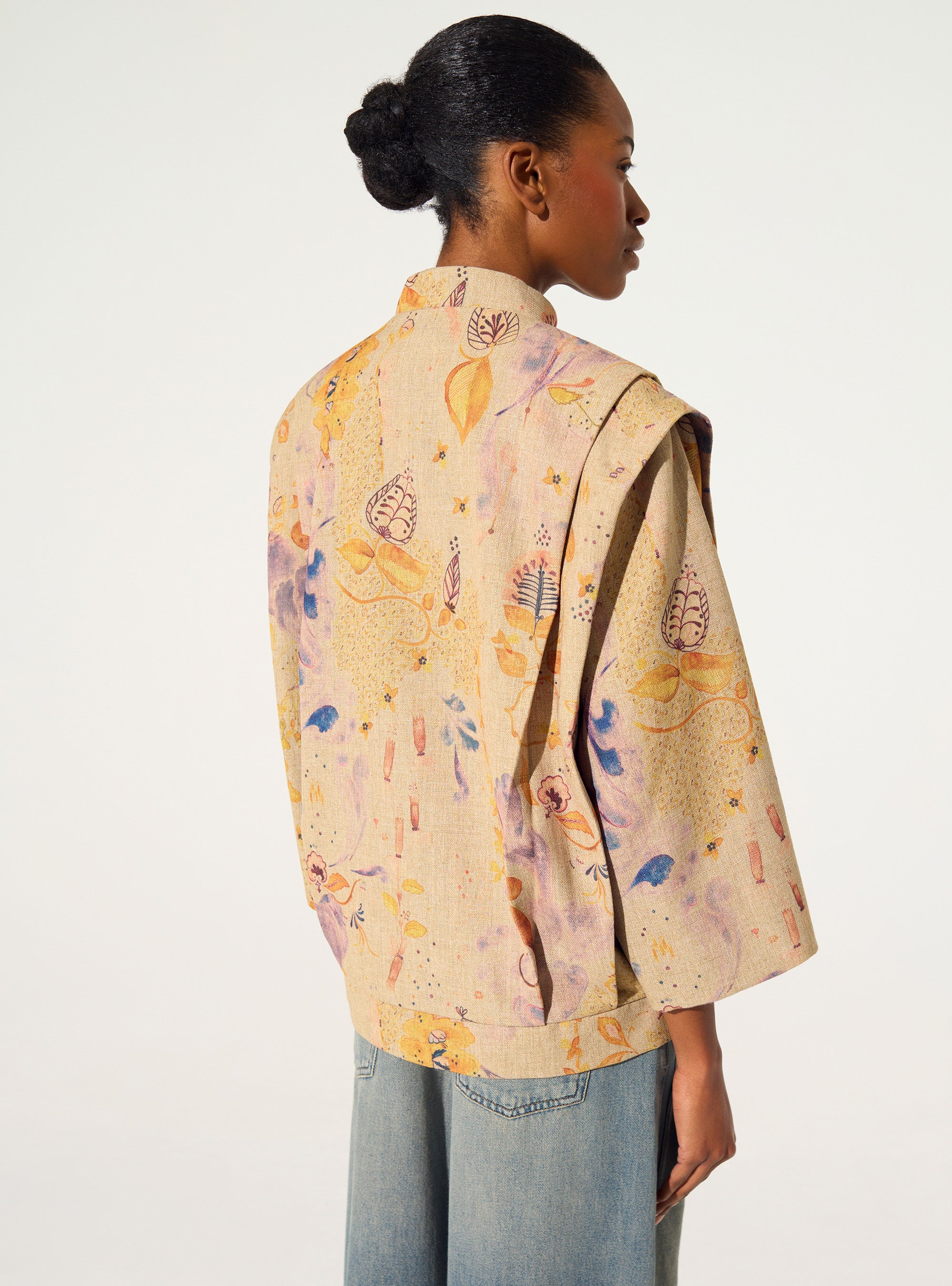 Pleated and sublimated brown jacket