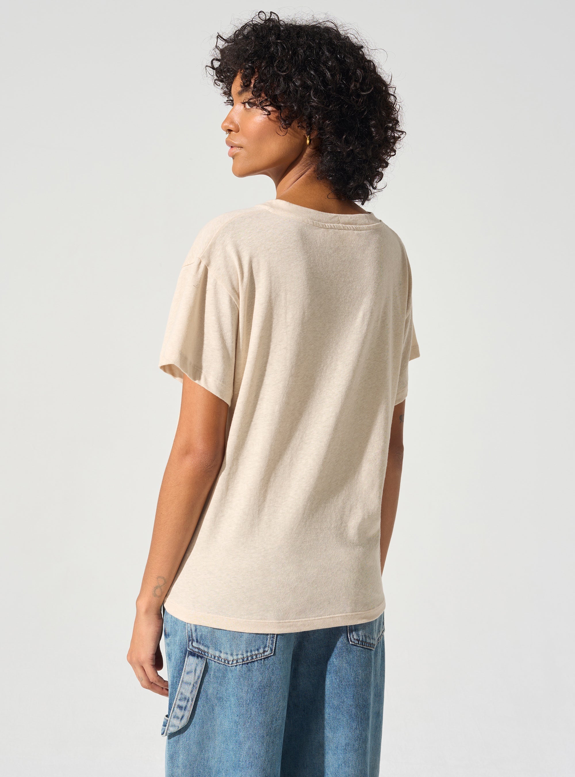 T-shirt col V acoté 