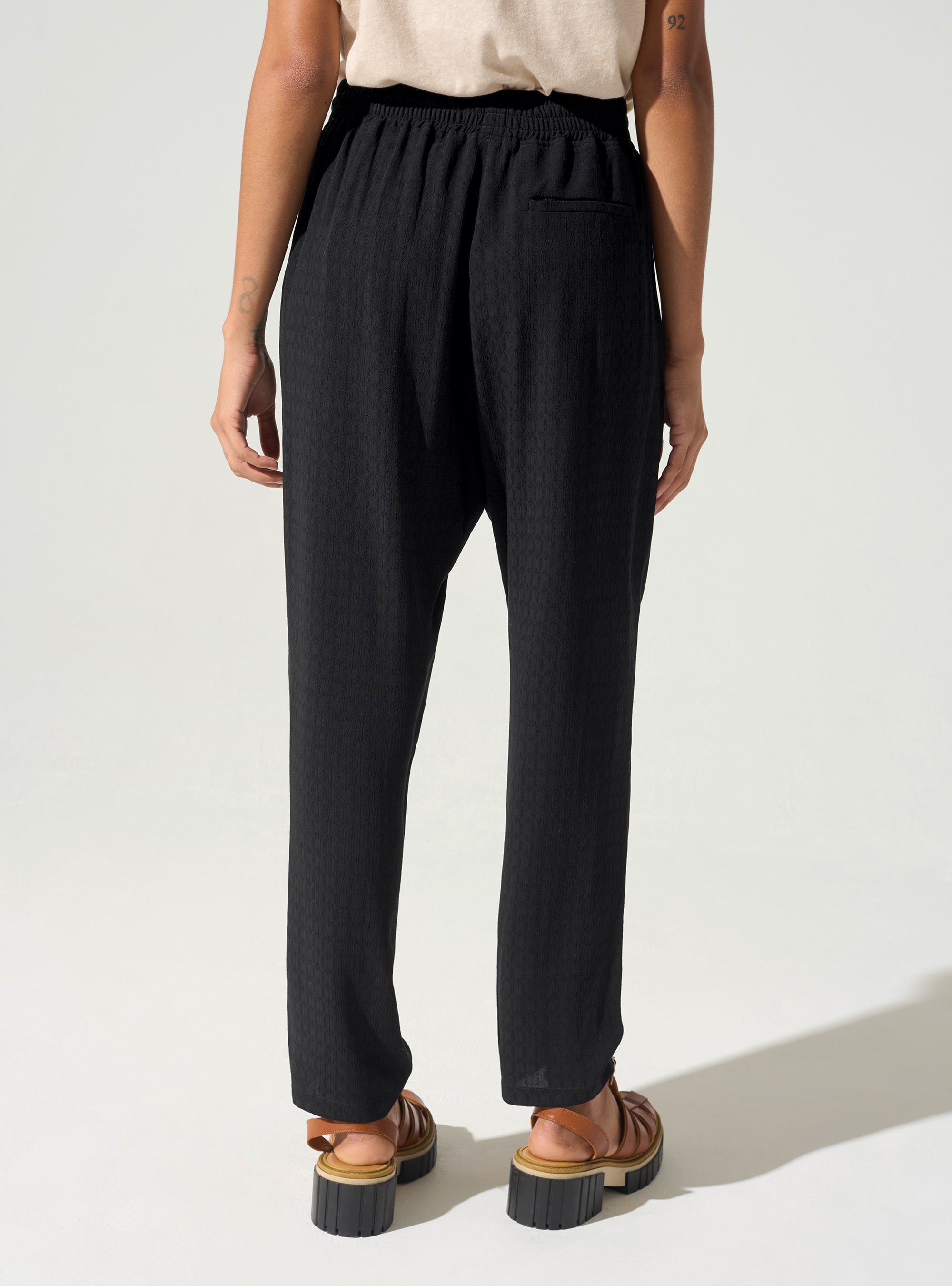 Pantalon droit élastiqué acoté 