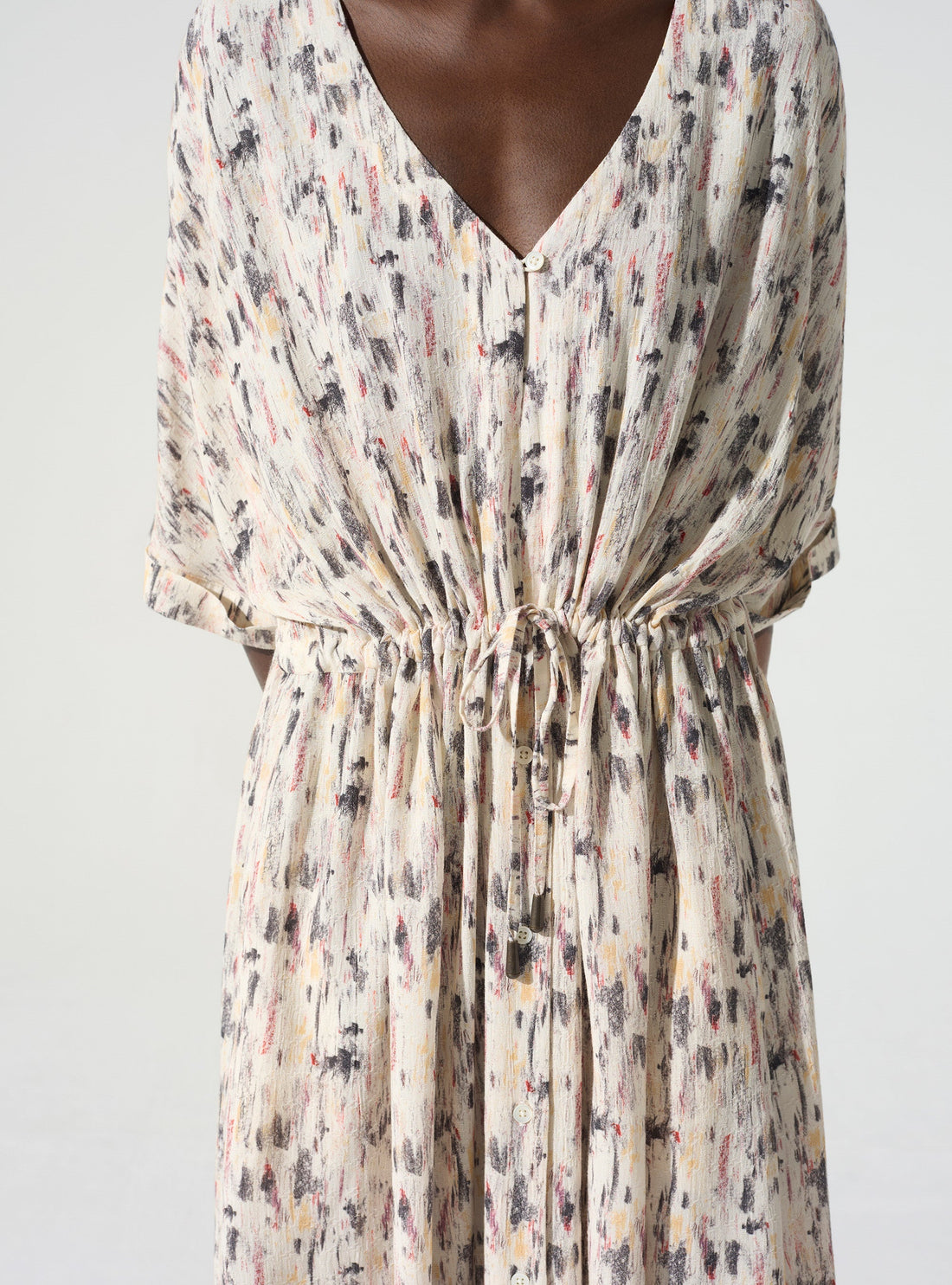 Robe courte encolure V imprimé « En relief » acoté 