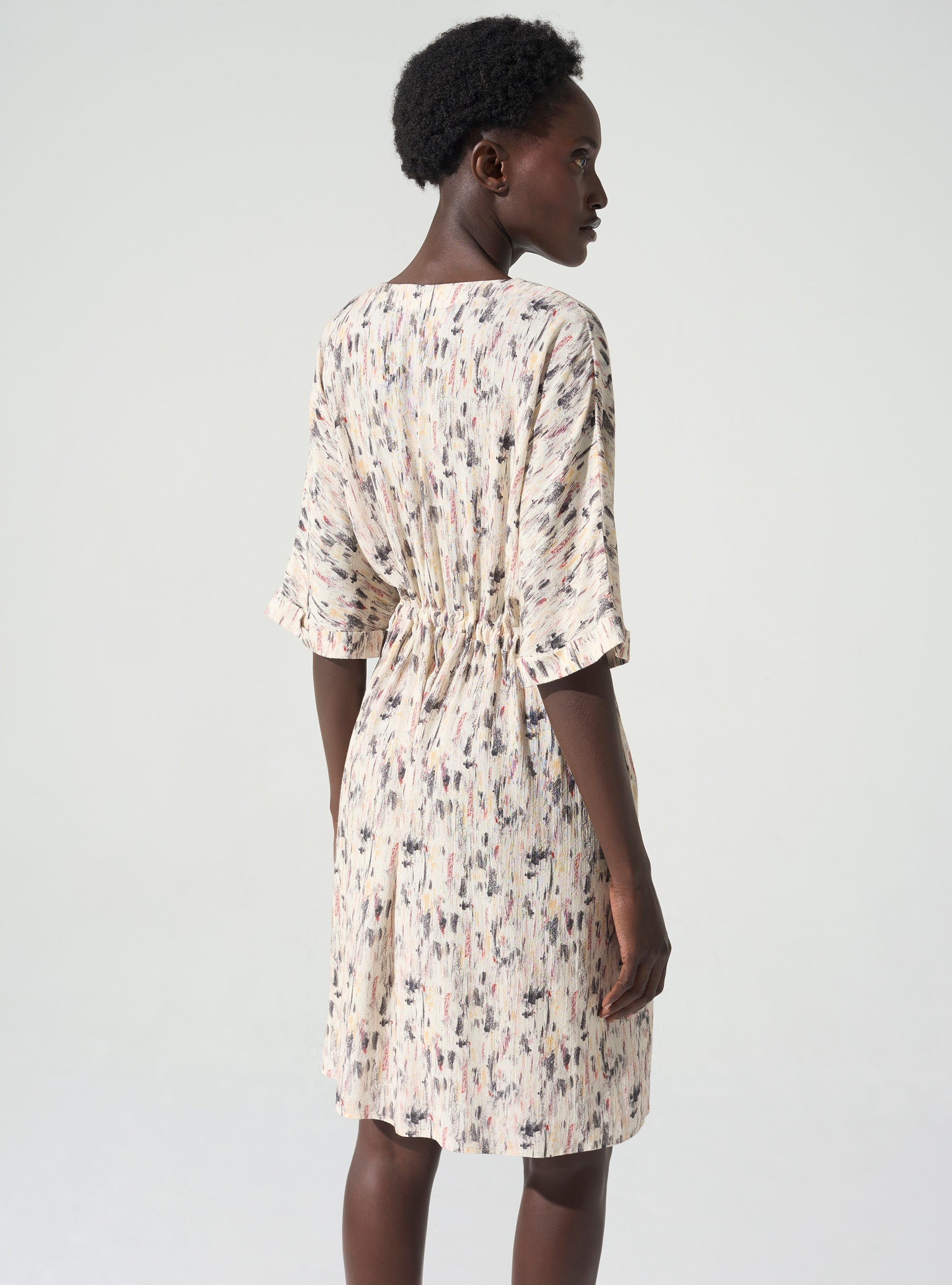 Robe courte encolure V imprimé « En relief » acoté 