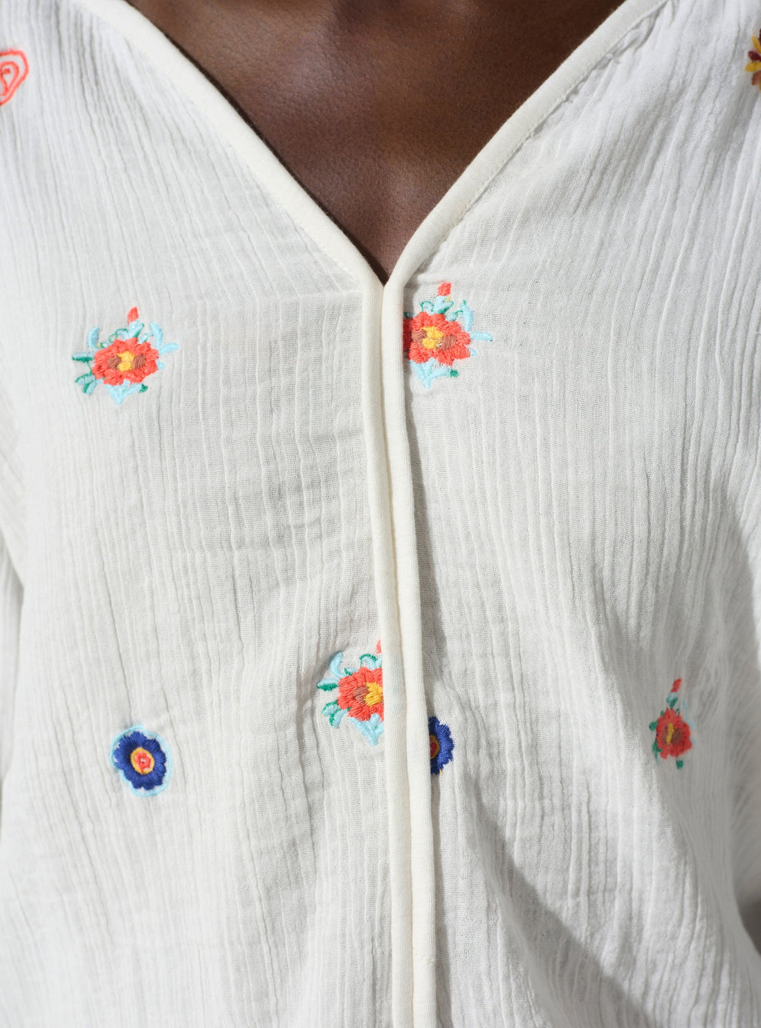 Blouse brodée acoté 