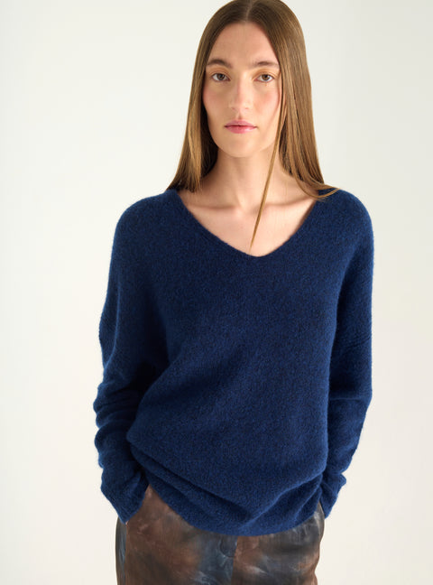 Loose-fitting natural wool sweater