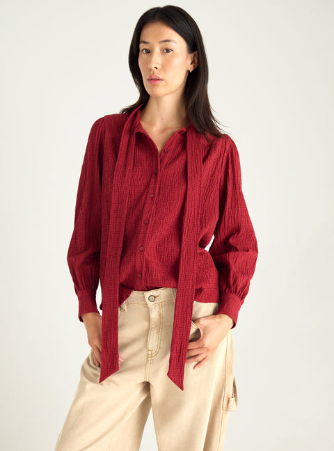 Loose-fitting pussy-bow shirt