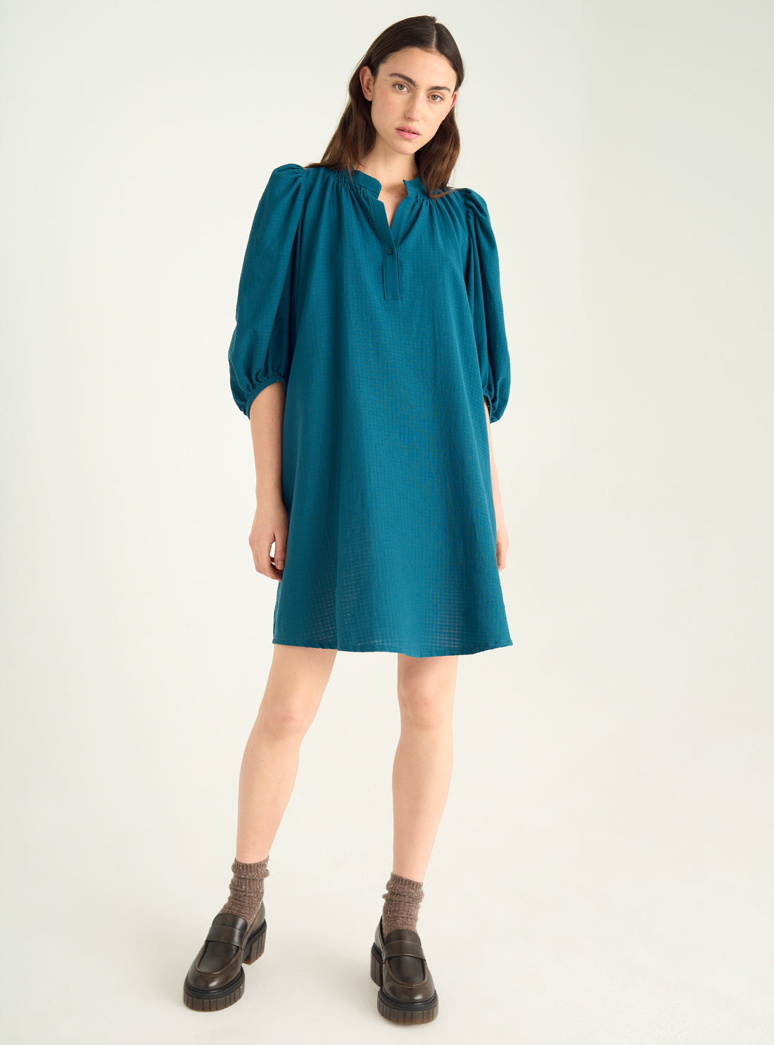 Robe courte froncée