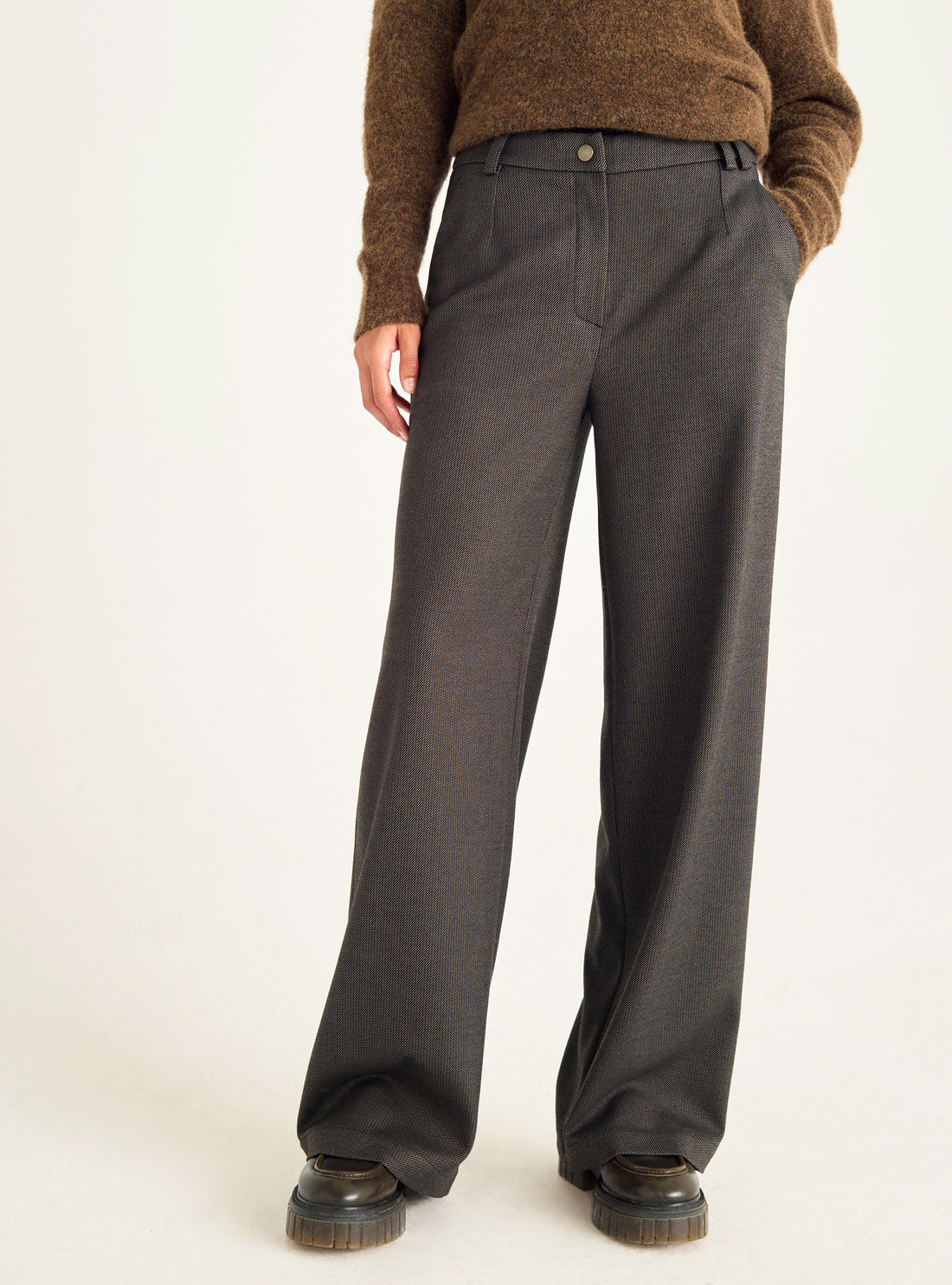 Hose mit hohem Bund und weitem Bein