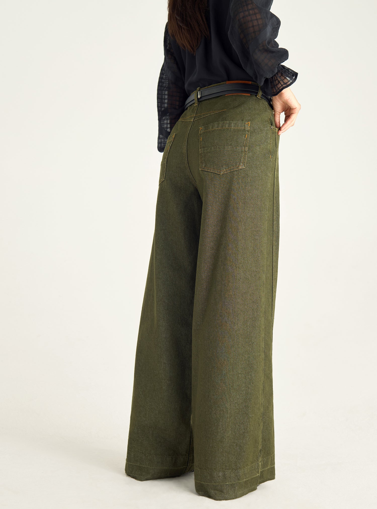 High-waisted wide-leg jeans