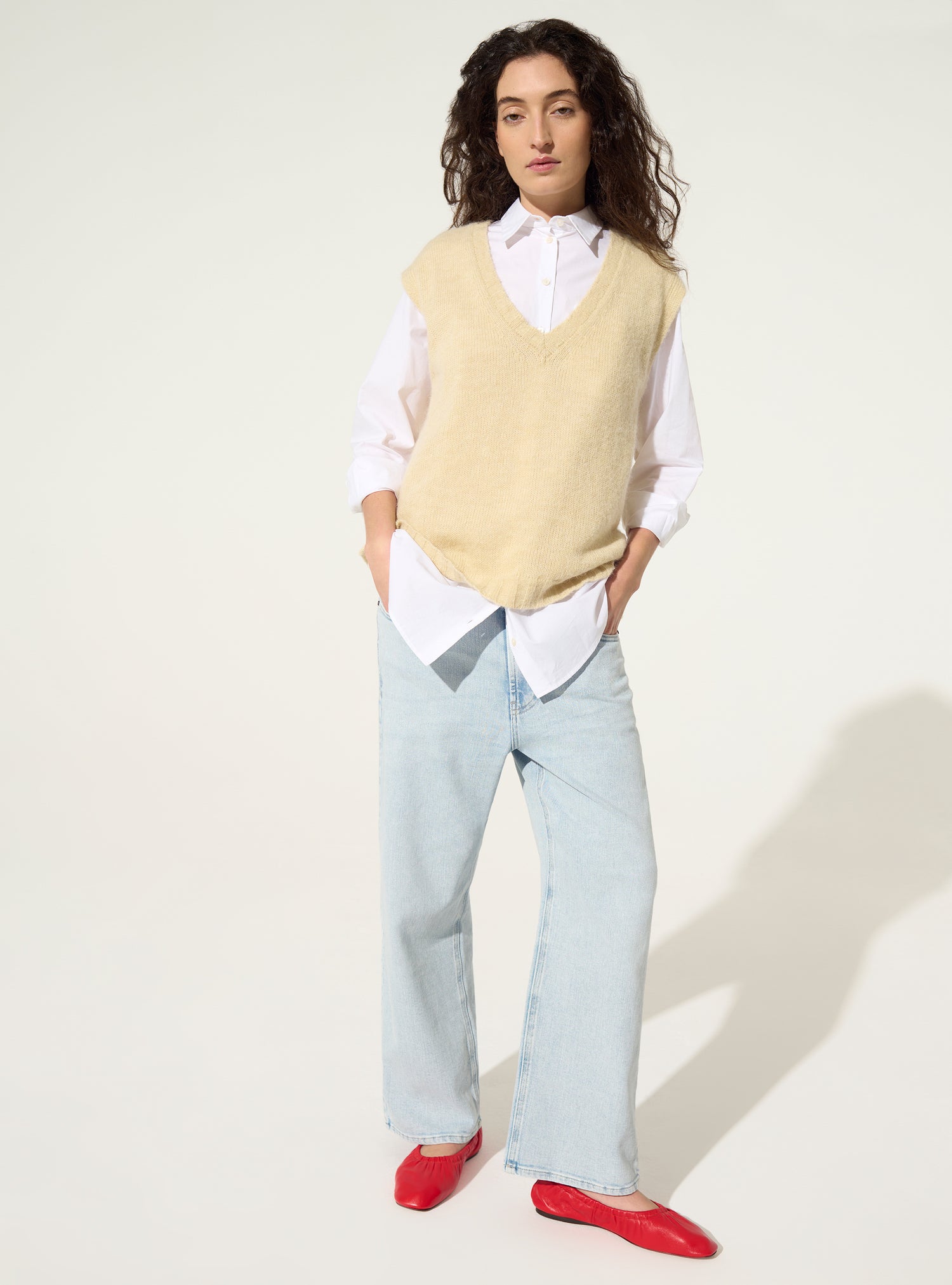 Weißer ärmelloser Pullover