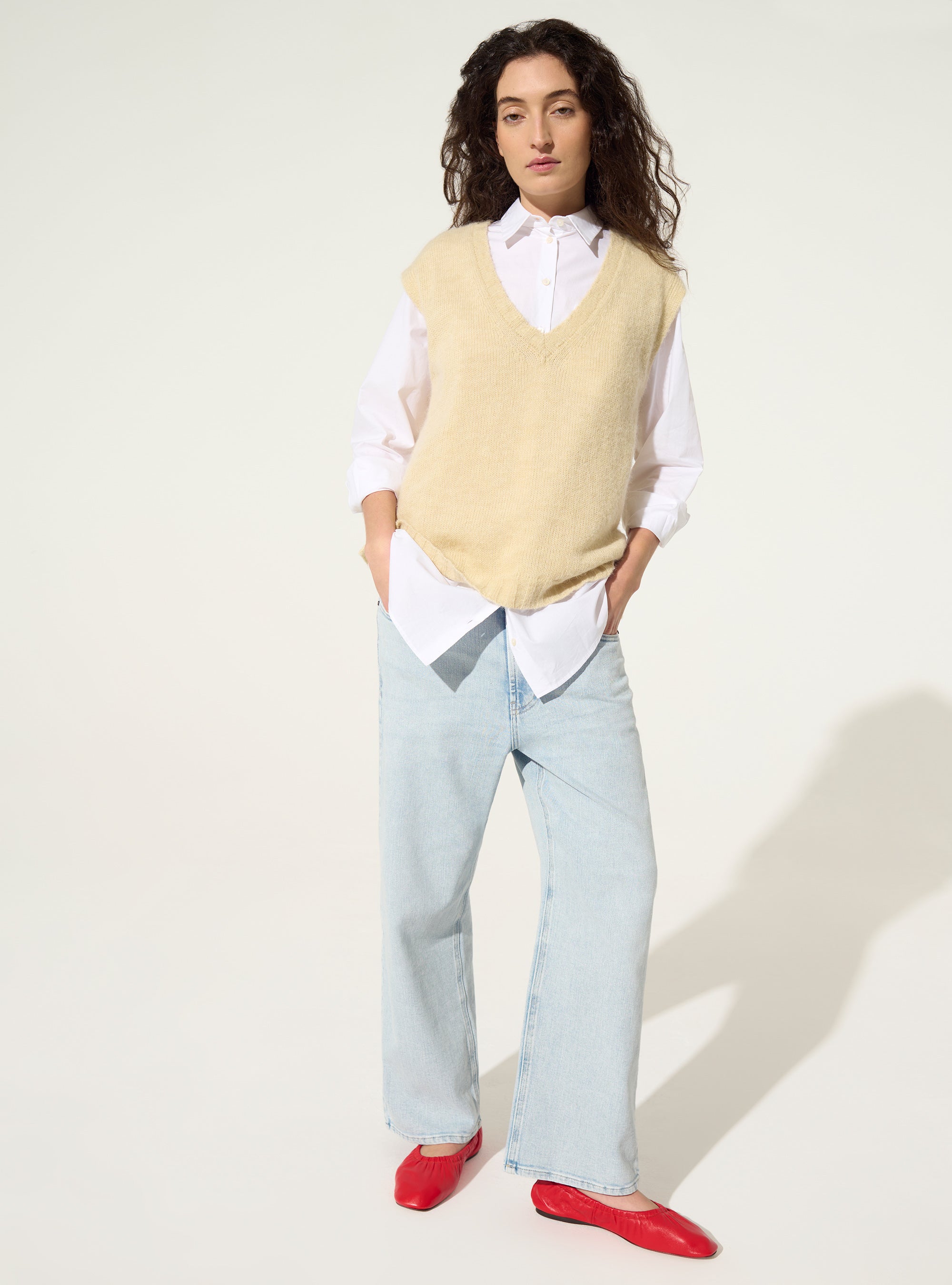 Weißer ärmelloser Pullover