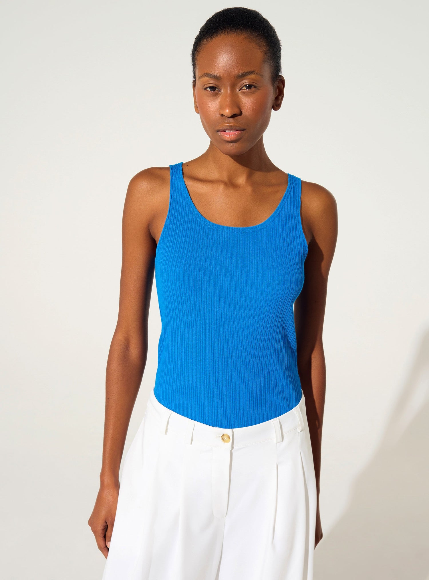 Fitted pleated tank top in blue cotton