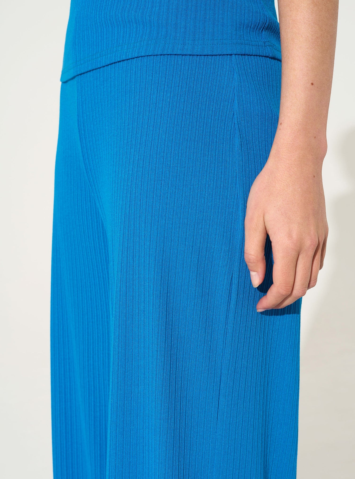 Blaue Baumwoll-Faltenhose