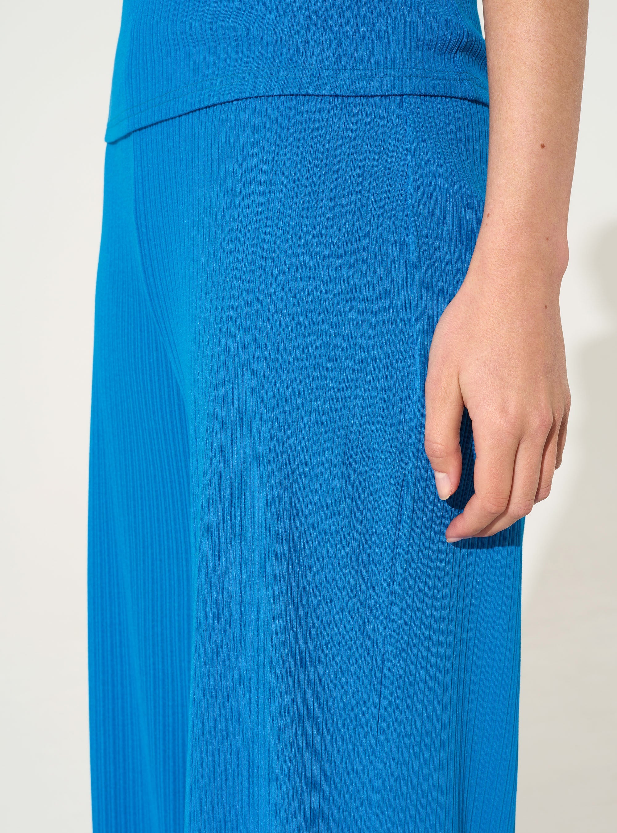 Blaue Baumwoll-Faltenhose