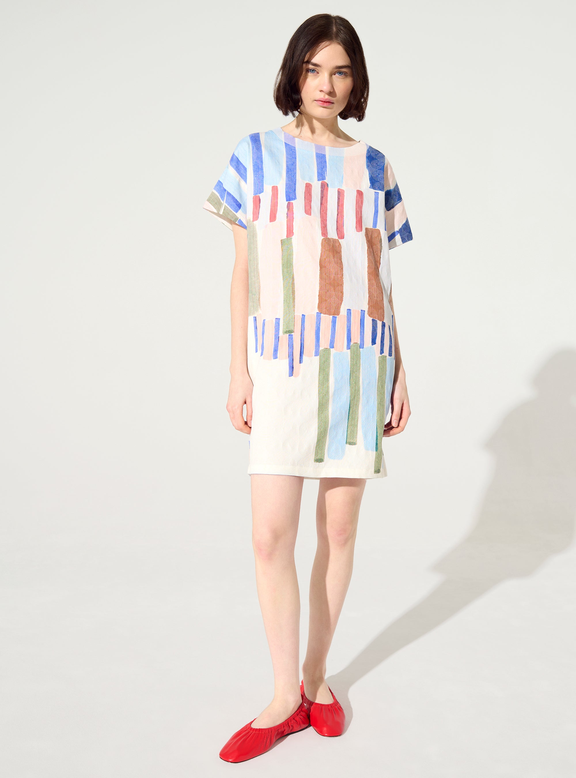 Straight dress with a blue print