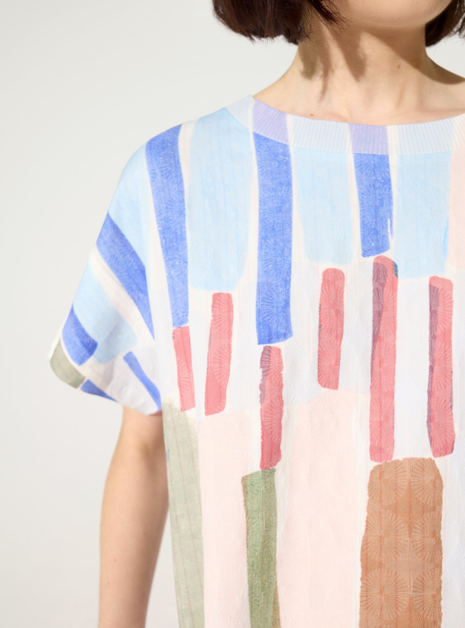 Straight dress with a blue print