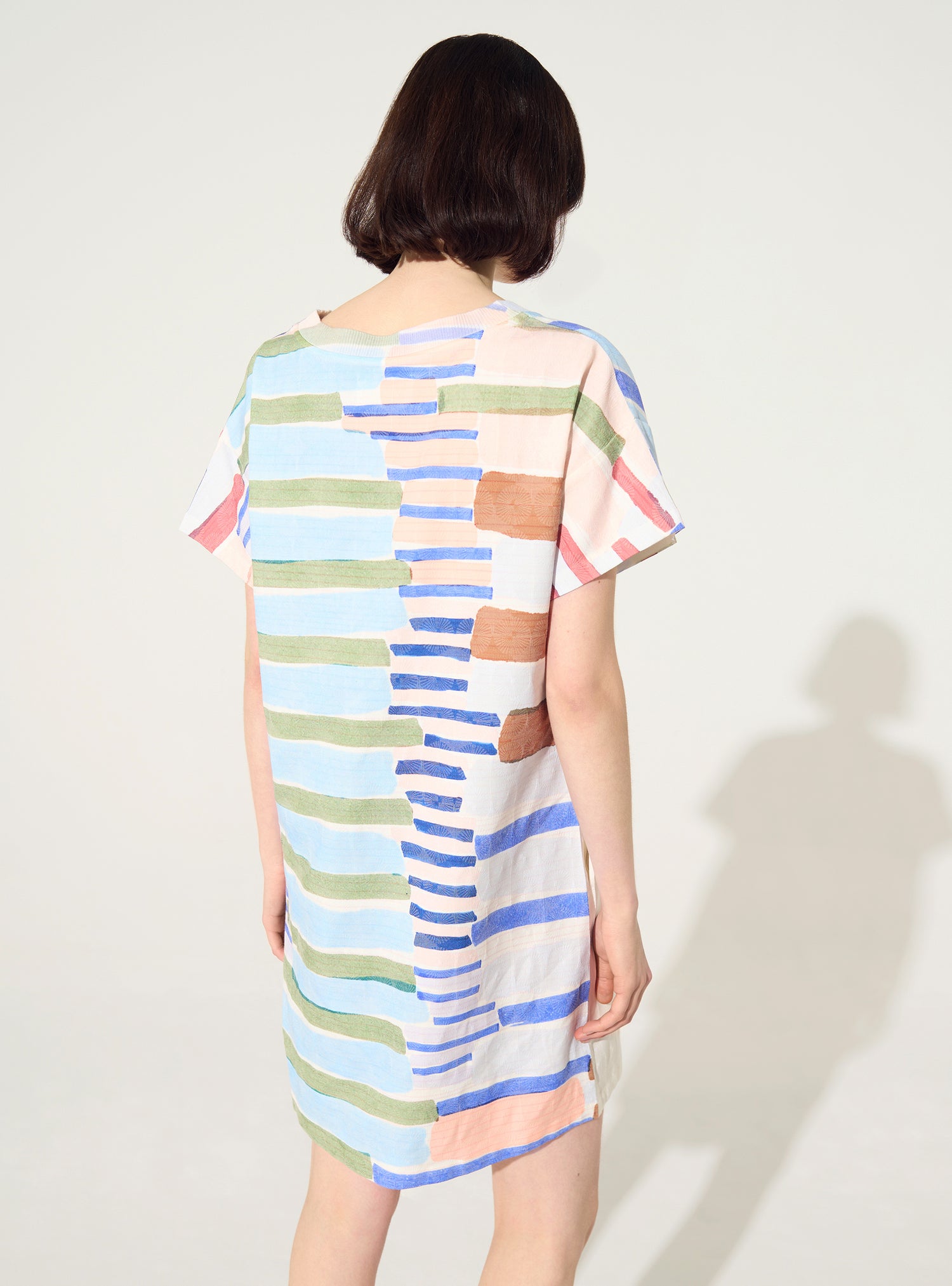 Straight dress with a blue print