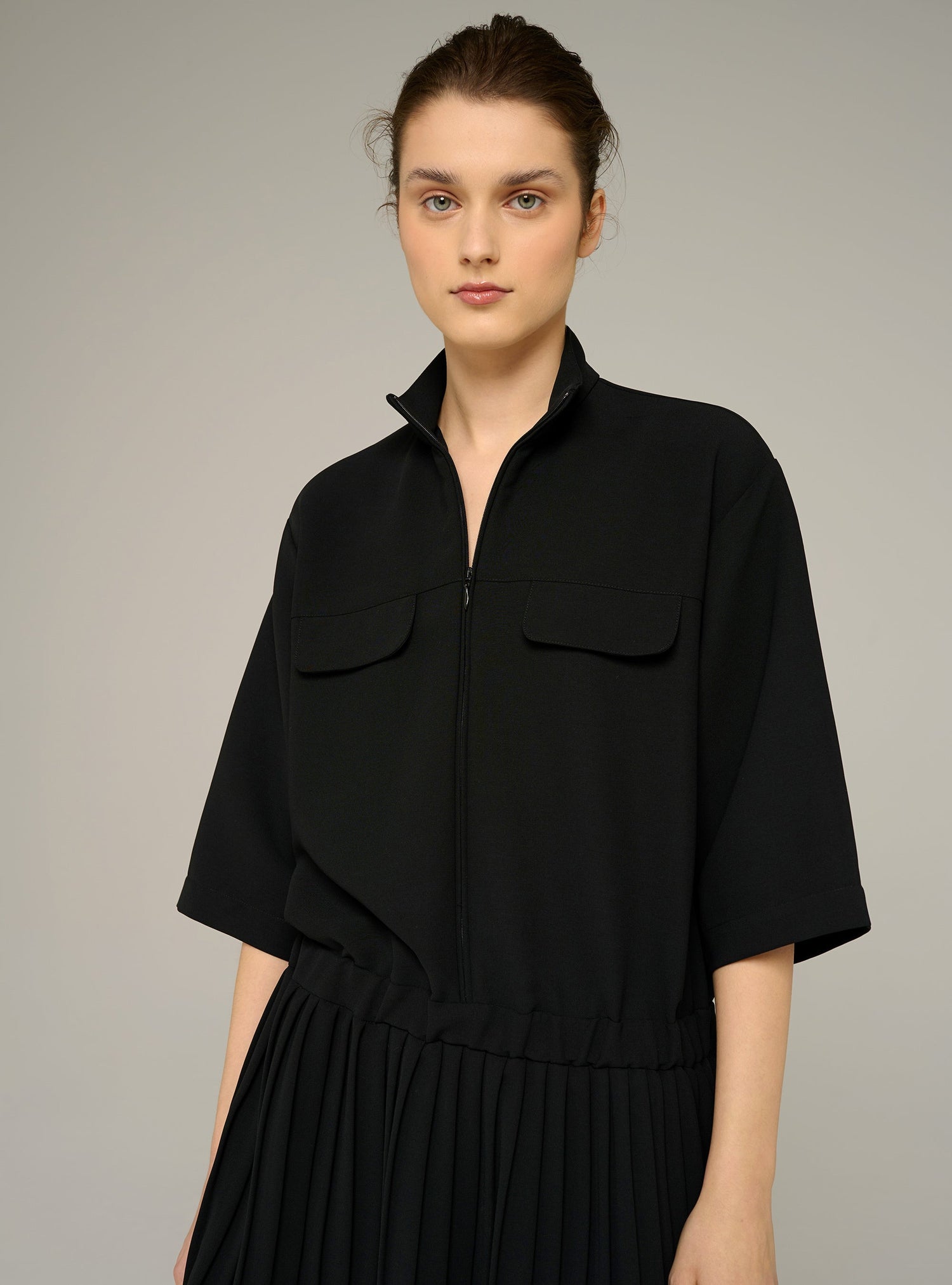 Cotélac acoté robe courte droite plissée
