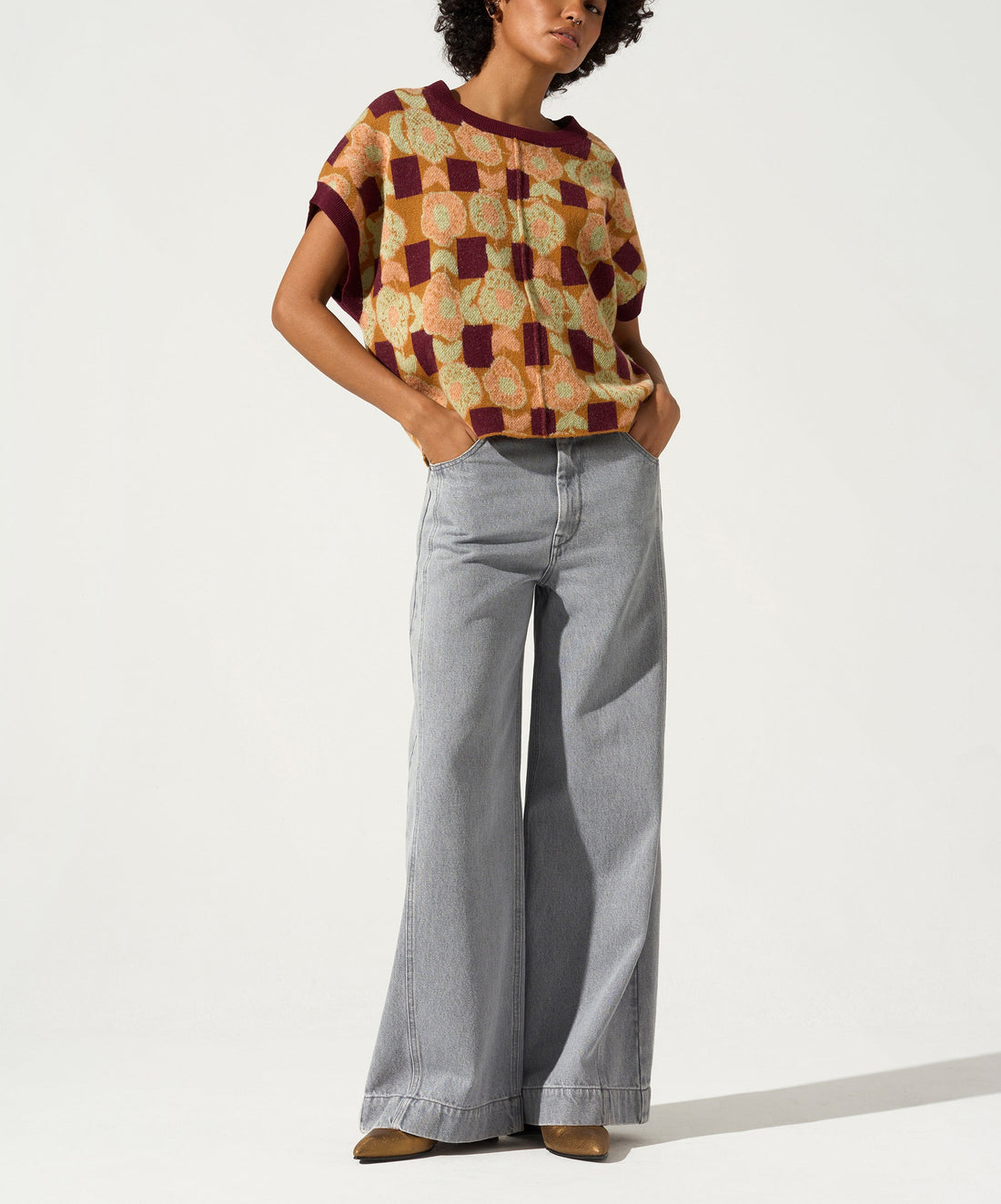 Short sleeve sweater