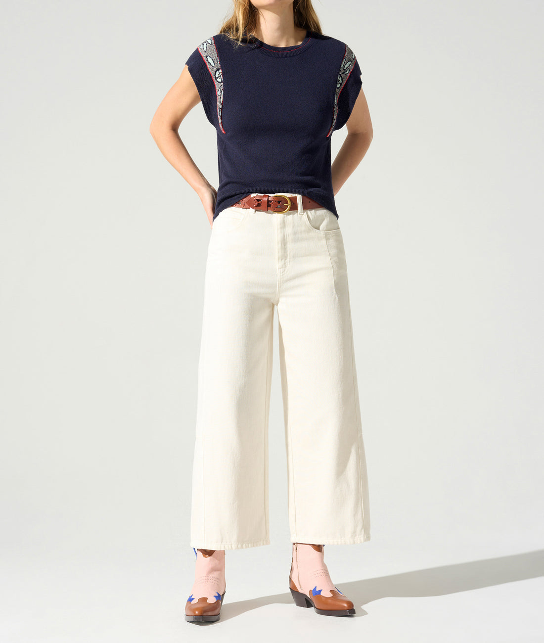 Short sleeve sweater