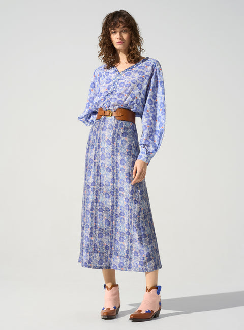 Langes fließendes Kleid
