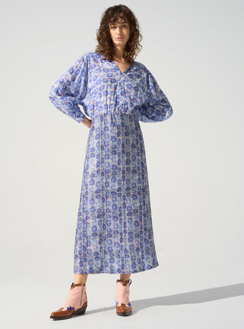 Langes fließendes Kleid