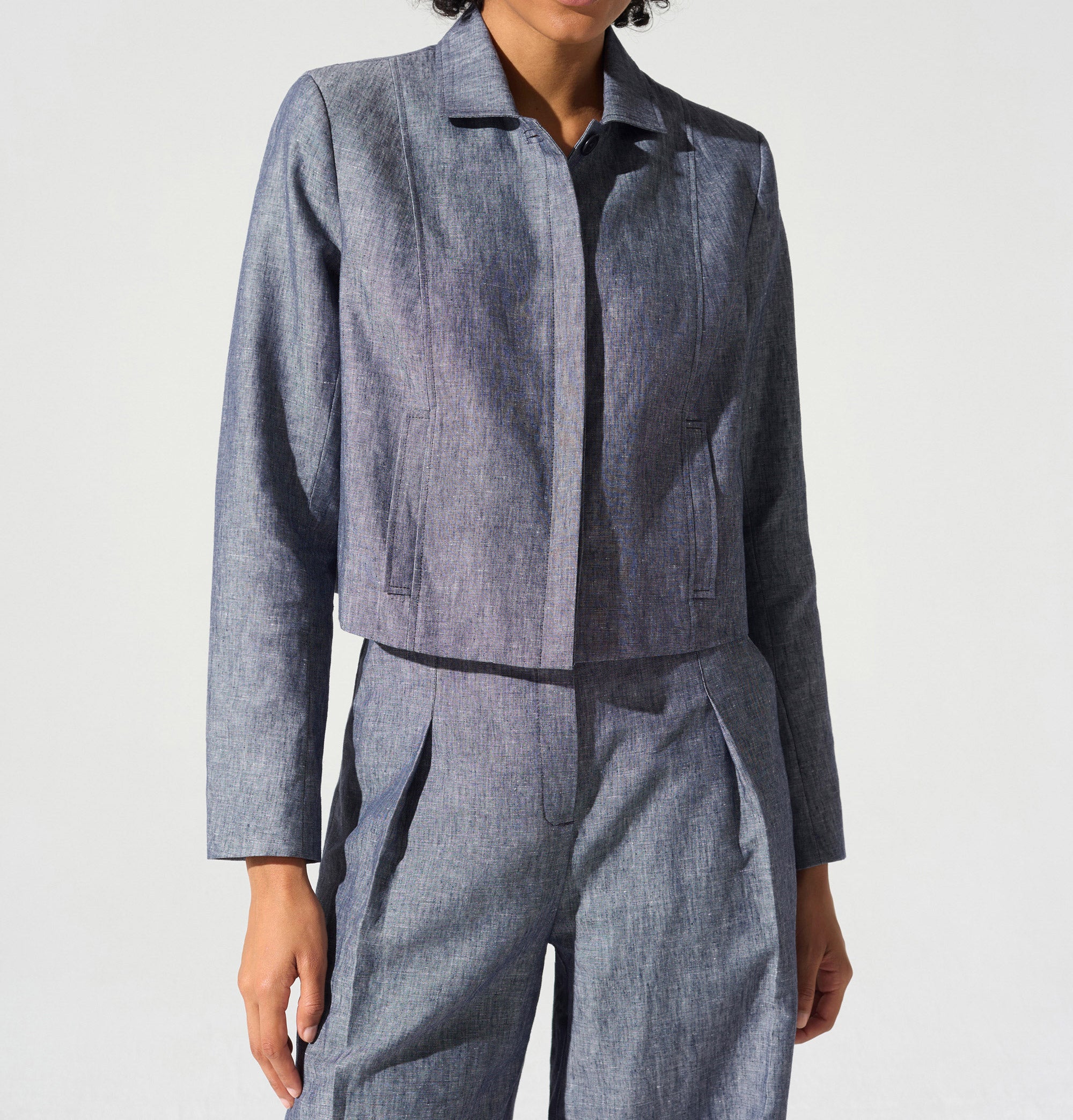 Short button-down jacket