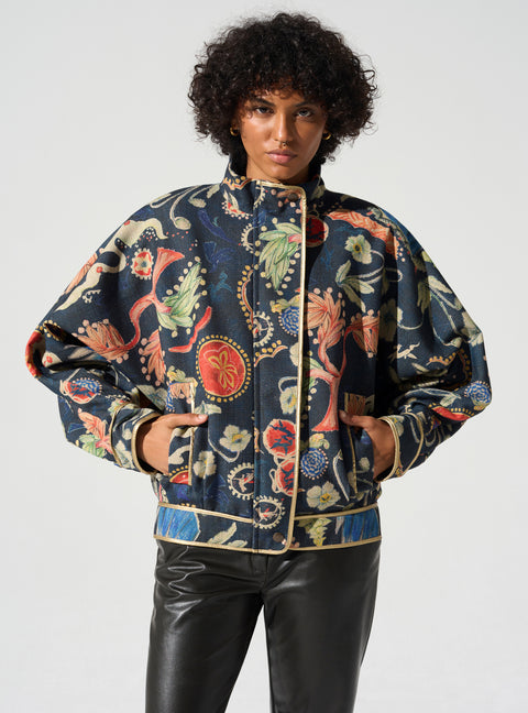 Übergroße Jacke mit Stehkragen